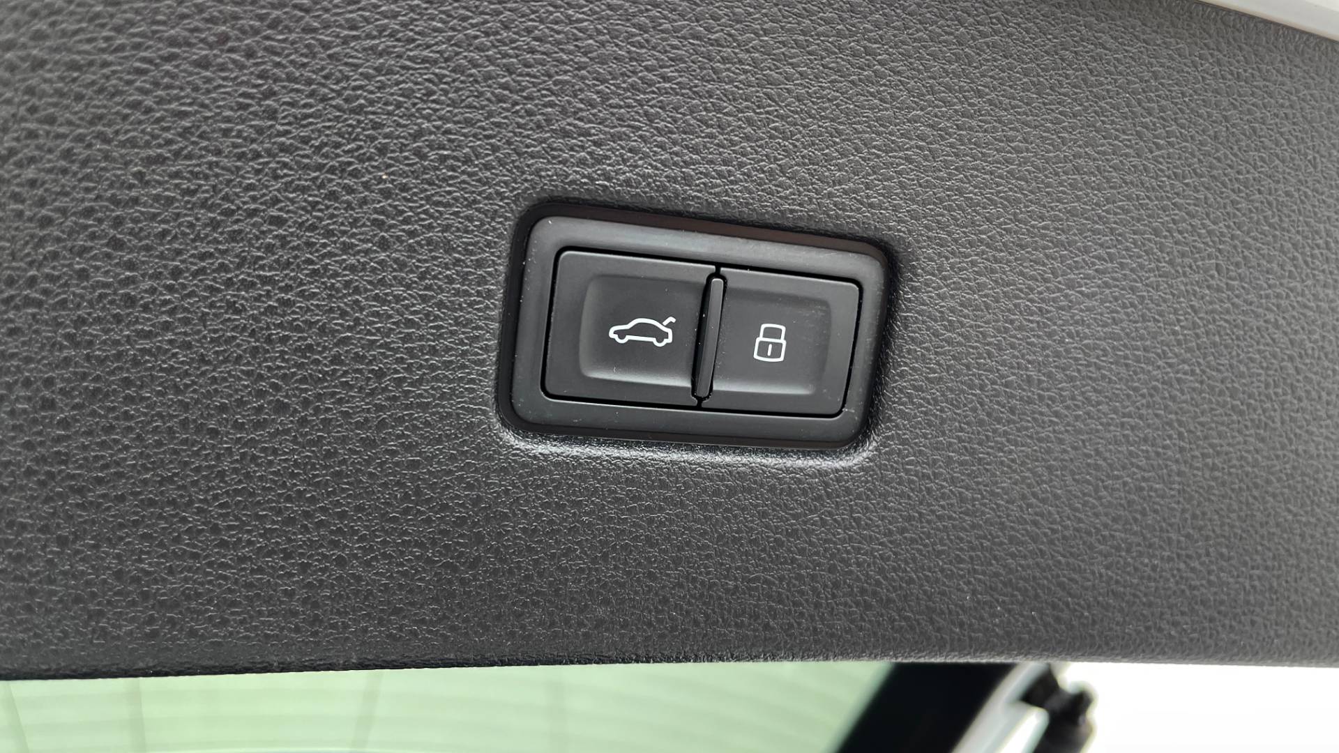 Used 2020 Audi Q8 PREMIUM PLUS / NAV / S-LINE / TOWING / BLACK OPTIC / B&O SND / REARVIEW for sale Sold at Formula Imports in Charlotte NC 28227 16