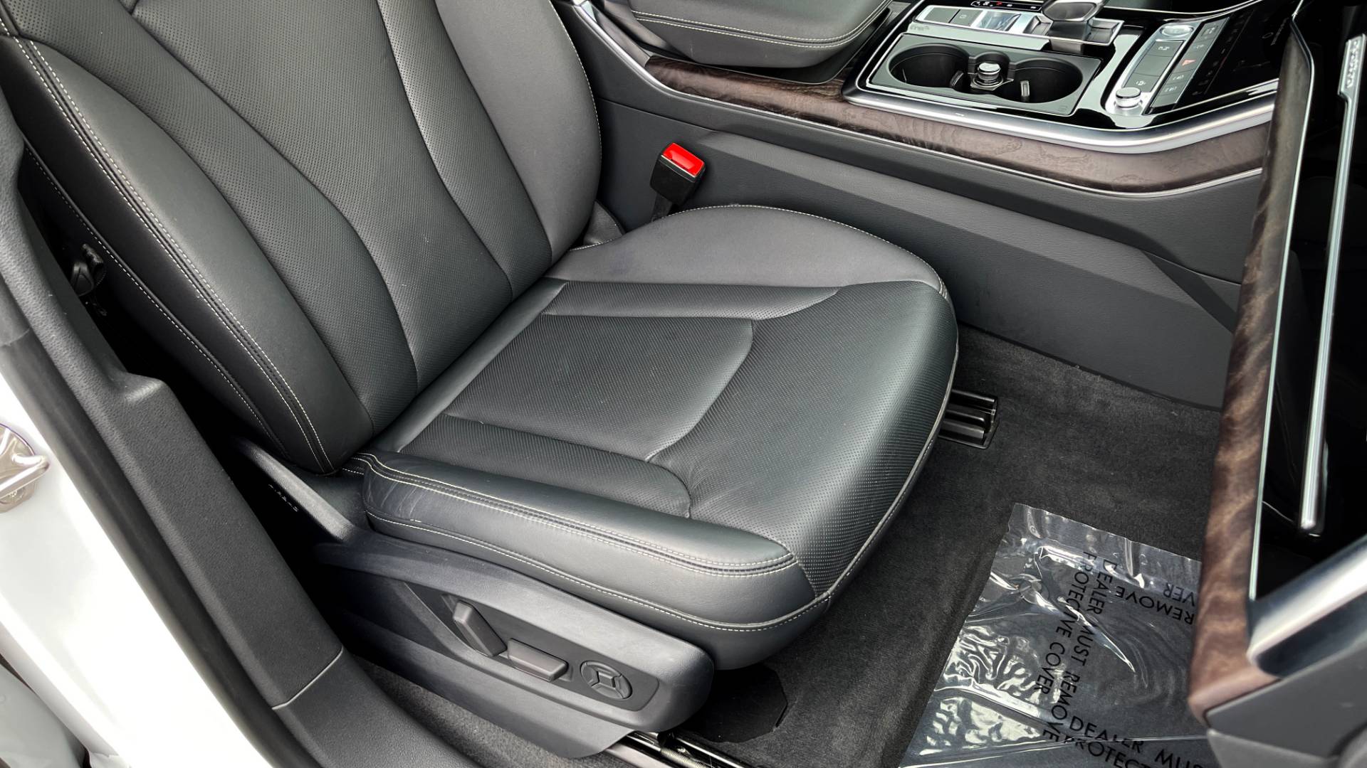 Used 2020 Audi Q8 PREMIUM PLUS / NAV / S-LINE / TOWING / BLACK OPTIC / B&O SND / REARVIEW for sale Sold at Formula Imports in Charlotte NC 28227 31