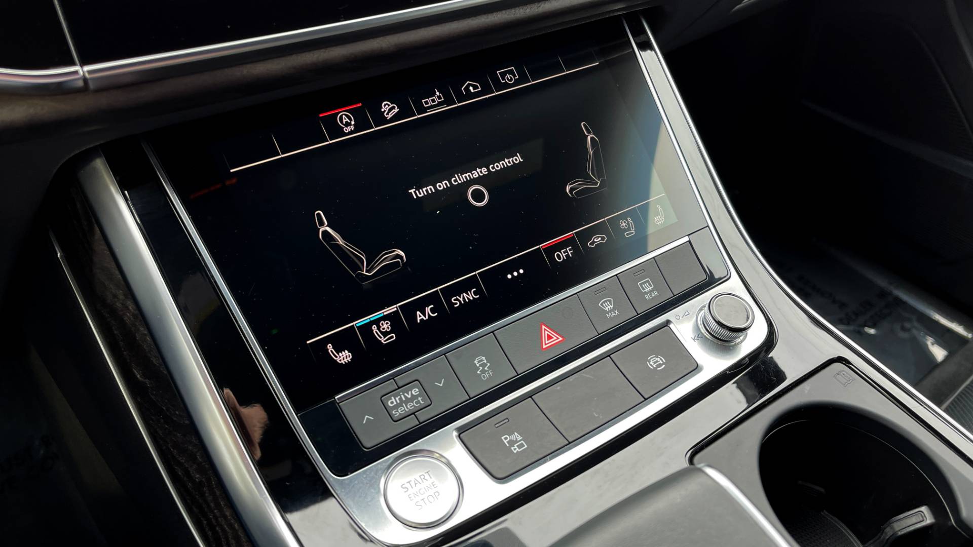 Used 2020 Audi Q8 PREMIUM PLUS / NAV / S-LINE / TOWING / BLACK OPTIC / B&O SND / REARVIEW for sale Sold at Formula Imports in Charlotte NC 28227 40