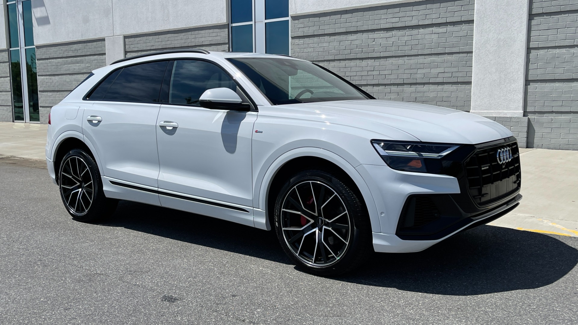 Used 2020 Audi Q8 PREMIUM PLUS / NAV / S-LINE / TOWING / BLACK OPTIC / B&O SND / REARVIEW for sale Sold at Formula Imports in Charlotte NC 28227 5