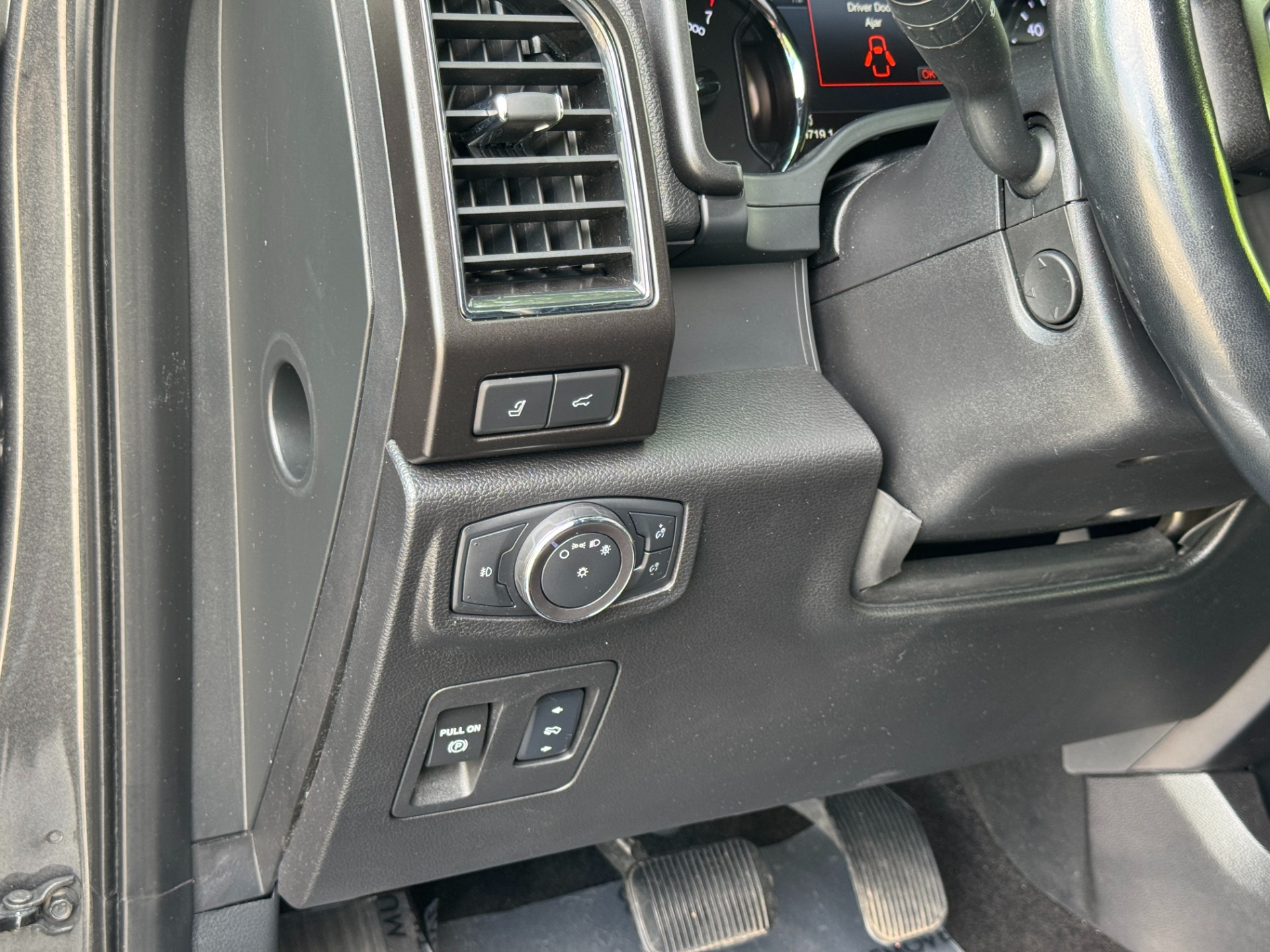 Used 2018 Ford Expedition Limited for sale Sold at Formula Imports in Charlotte NC 28227 27