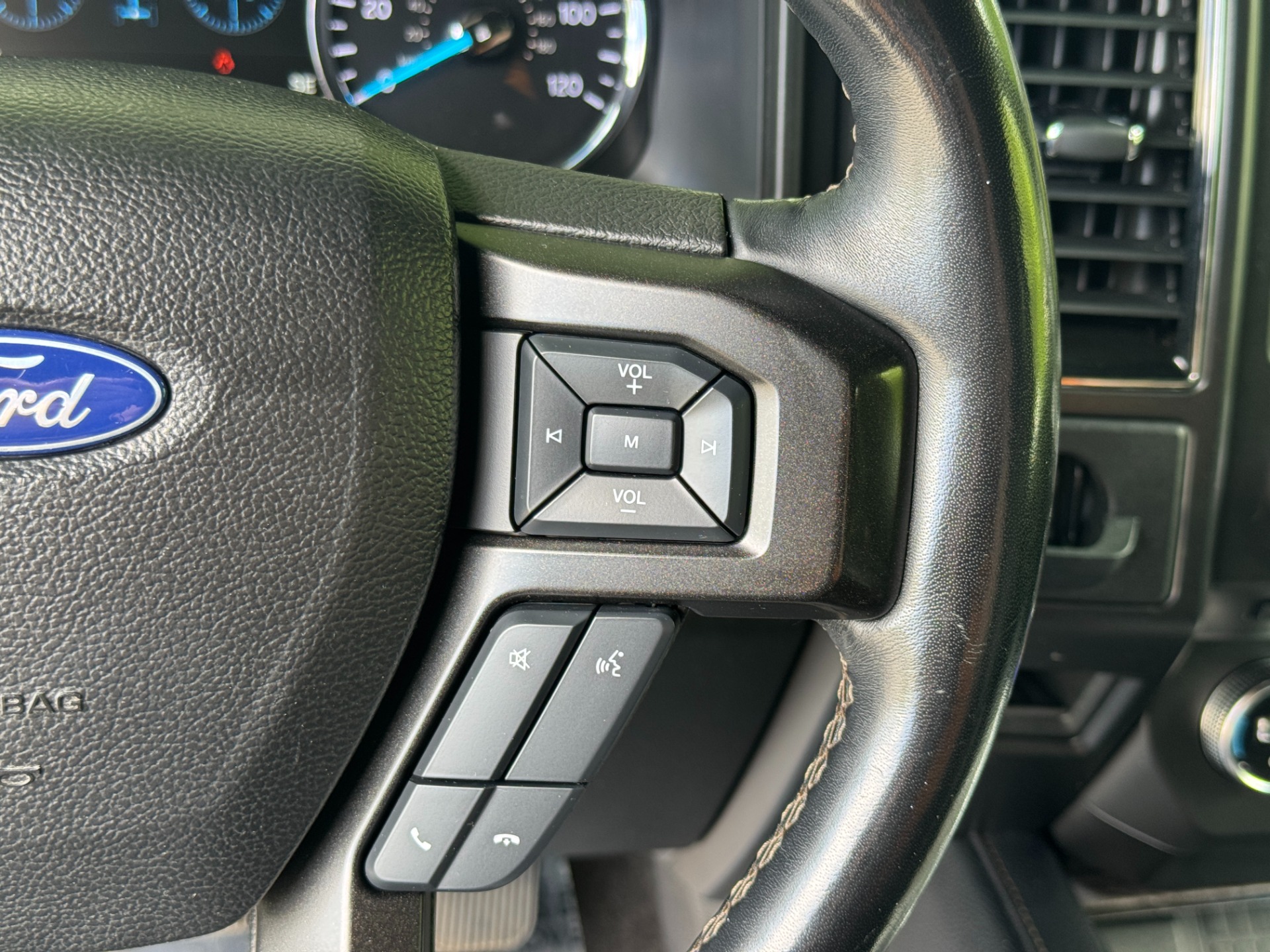 Used 2018 Ford Expedition Limited for sale Sold at Formula Imports in Charlotte NC 28227 30