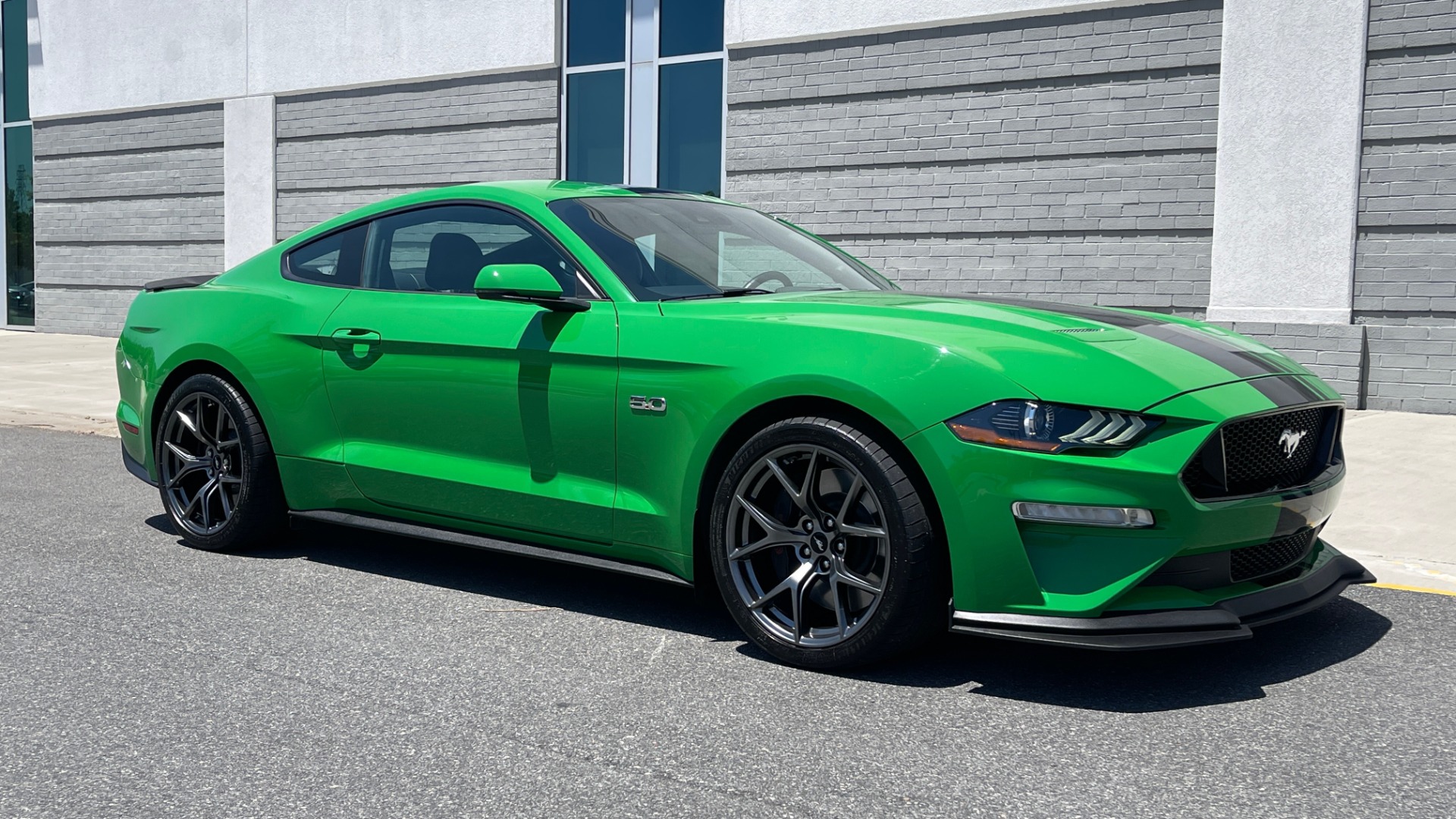 Used 2019 Ford MUSTANG GT PREMIUM COUPE / MANUAL / NAV /A/C / VENTILATED SEATS / 19IN WHLS / REARV for sale Sold at Formula Imports in Charlotte NC 28227 11