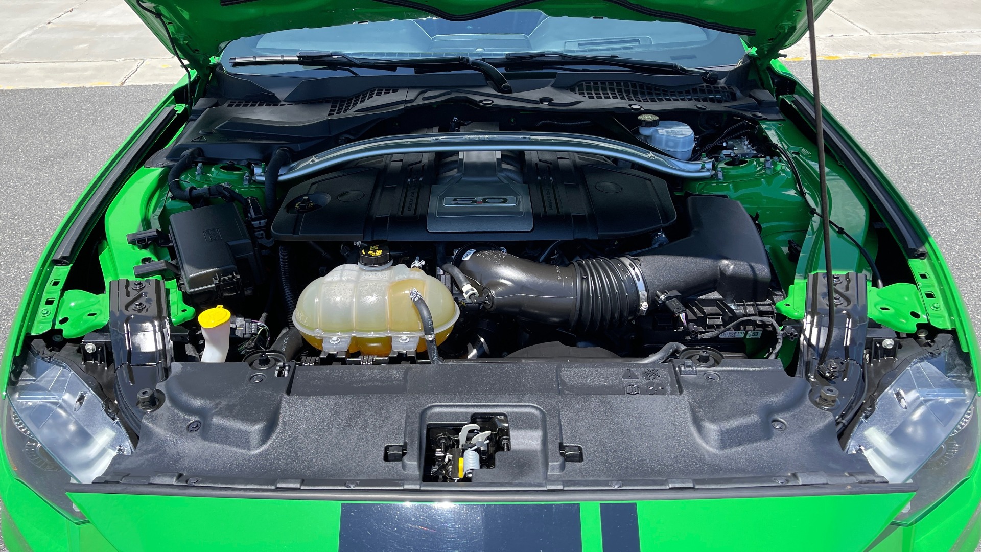 Used 2019 Ford MUSTANG GT PREMIUM COUPE / MANUAL / NAV /A/C / VENTILATED SEATS / 19IN WHLS / REARV for sale Sold at Formula Imports in Charlotte NC 28227 17