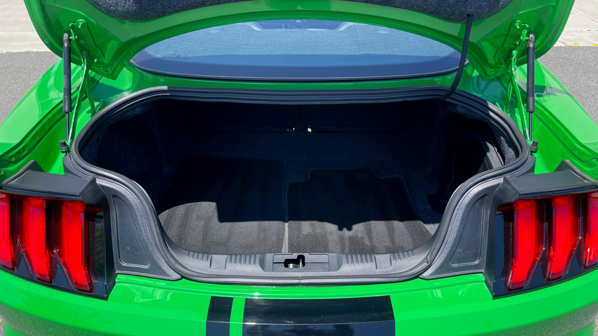 Used 2019 Ford MUSTANG GT PREMIUM COUPE / MANUAL / NAV /A/C / VENTILATED SEATS / 19IN WHLS / REARV for sale Sold at Formula Imports in Charlotte NC 28227 22