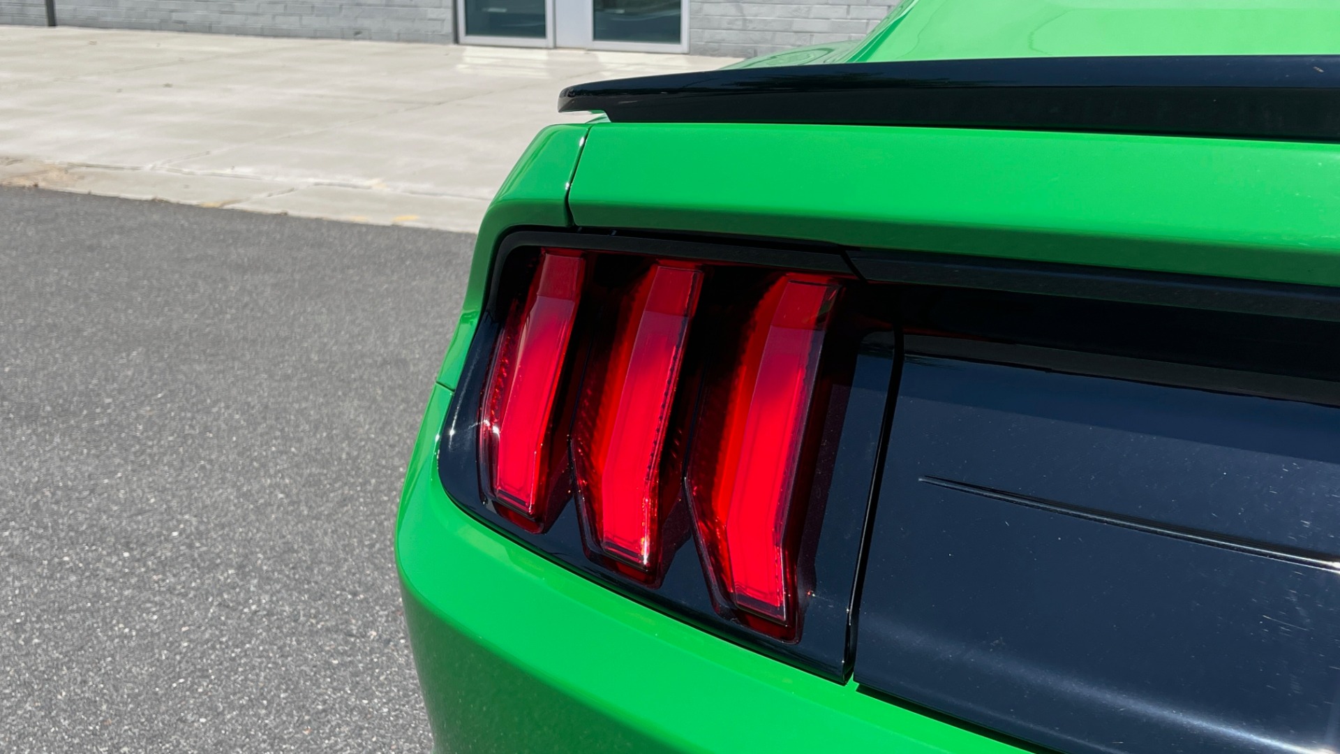Used 2019 Ford MUSTANG GT PREMIUM COUPE / MANUAL / NAV /A/C / VENTILATED SEATS / 19IN WHLS / REARV for sale Sold at Formula Imports in Charlotte NC 28227 26