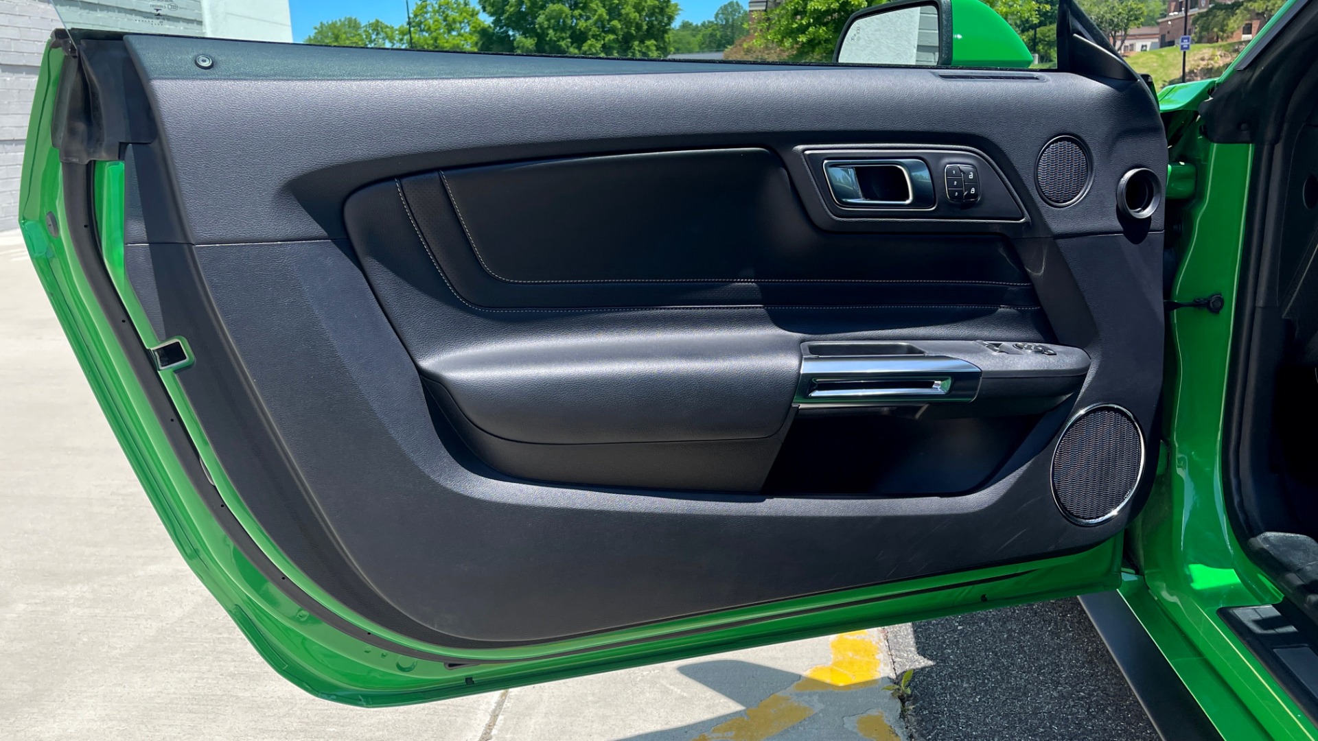 Used 2019 Ford MUSTANG GT PREMIUM COUPE / MANUAL / NAV /A/C / VENTILATED SEATS / 19IN WHLS / REARV for sale Sold at Formula Imports in Charlotte NC 28227 28