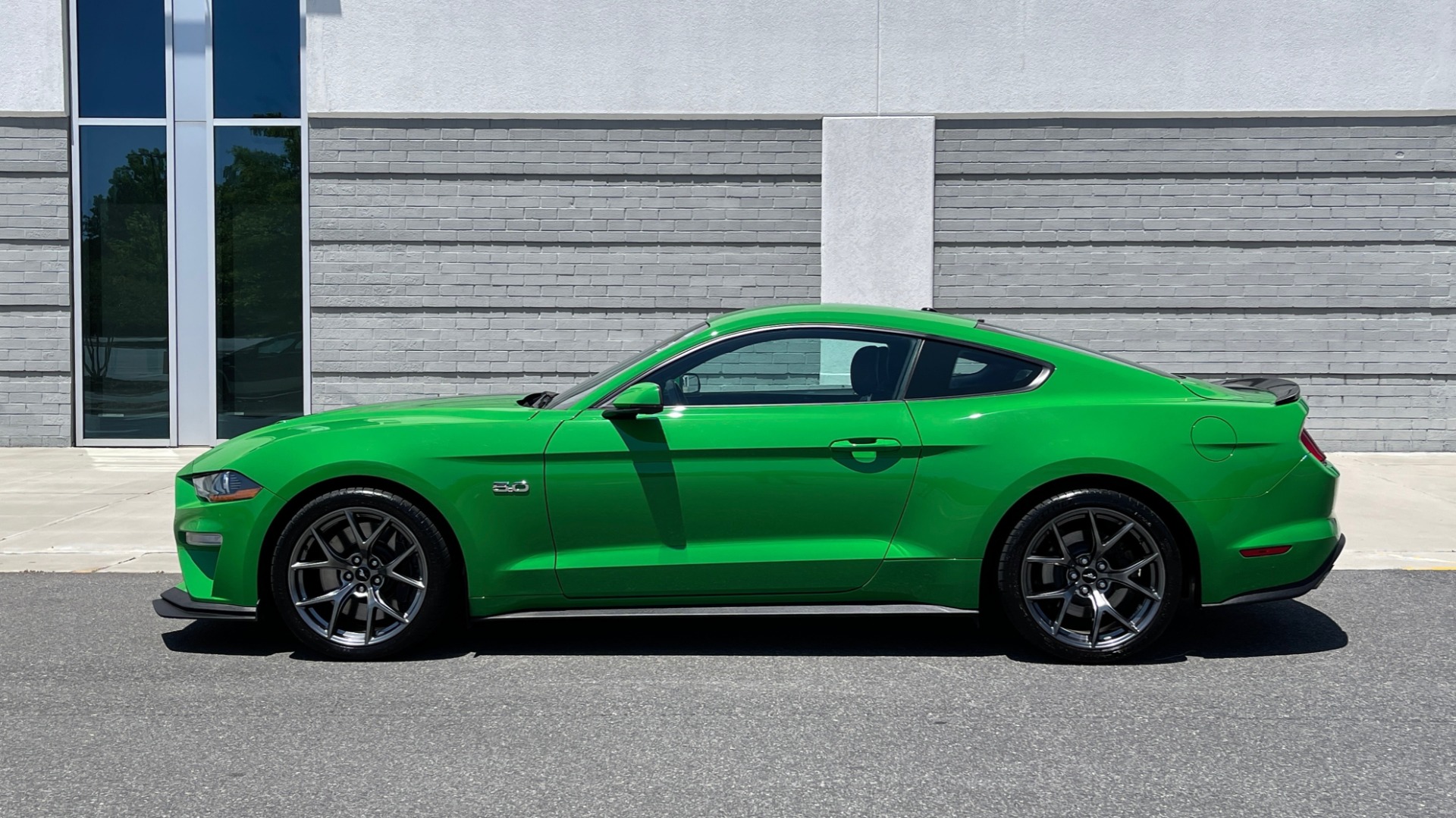 Used 2019 Ford MUSTANG GT PREMIUM COUPE / MANUAL / NAV /A/C / VENTILATED SEATS / 19IN WHLS / REARV for sale Sold at Formula Imports in Charlotte NC 28227 3