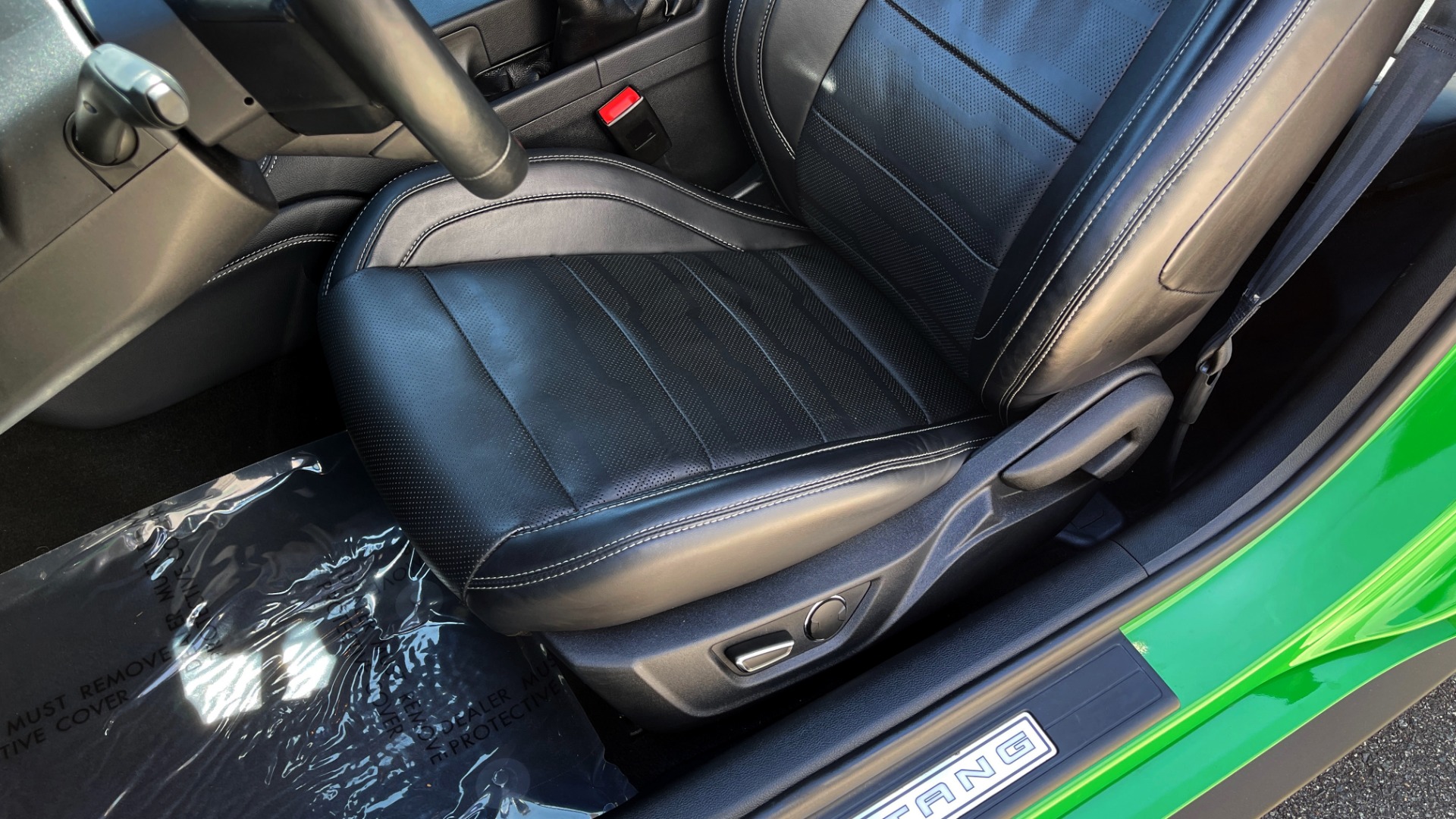 Used 2019 Ford MUSTANG GT PREMIUM COUPE / MANUAL / NAV /A/C / VENTILATED SEATS / 19IN WHLS / REARV for sale Sold at Formula Imports in Charlotte NC 28227 32