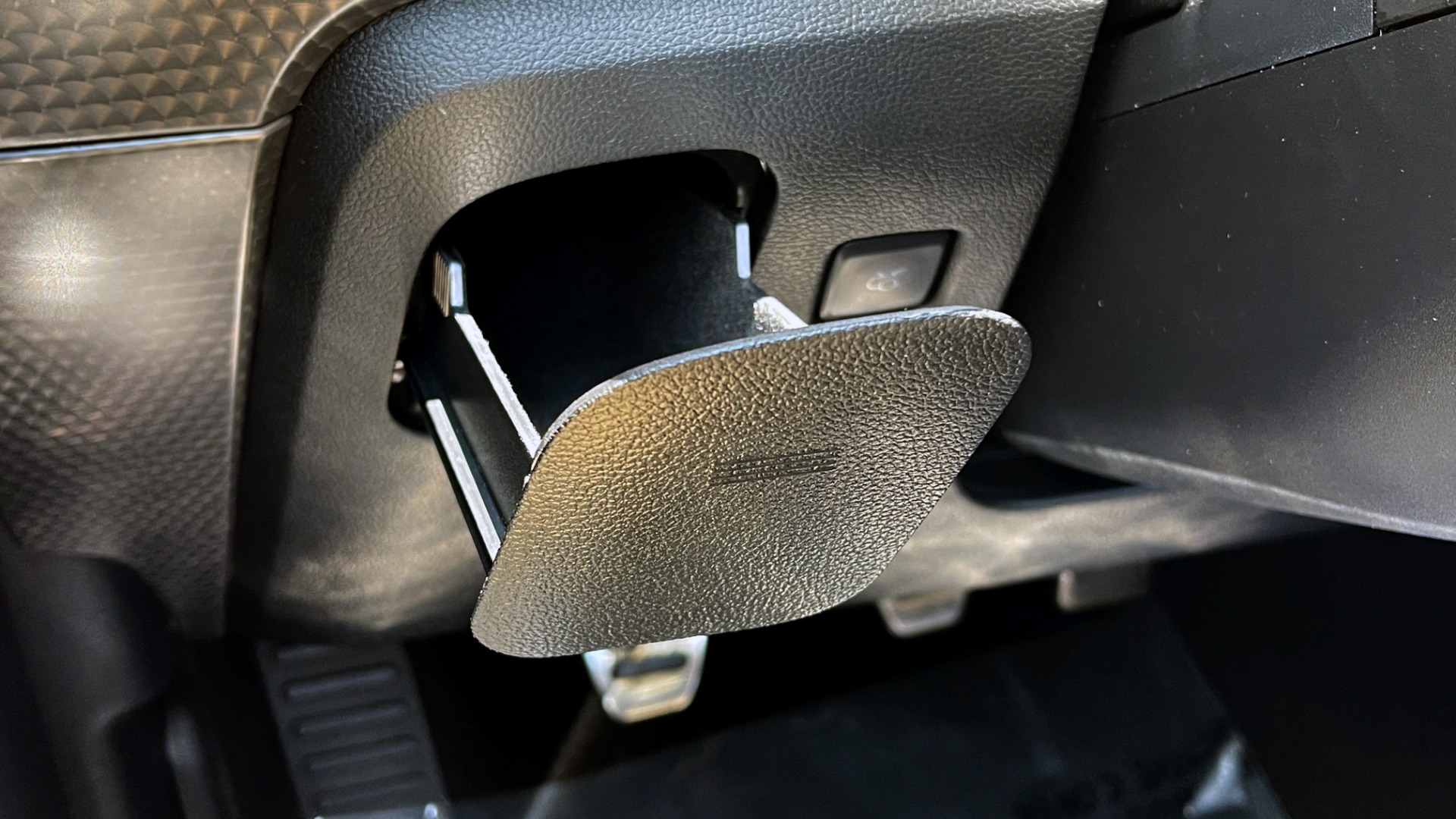 Used 2019 Ford MUSTANG GT PREMIUM COUPE / MANUAL / NAV /A/C / VENTILATED SEATS / 19IN WHLS / REARV for sale Sold at Formula Imports in Charlotte NC 28227 37