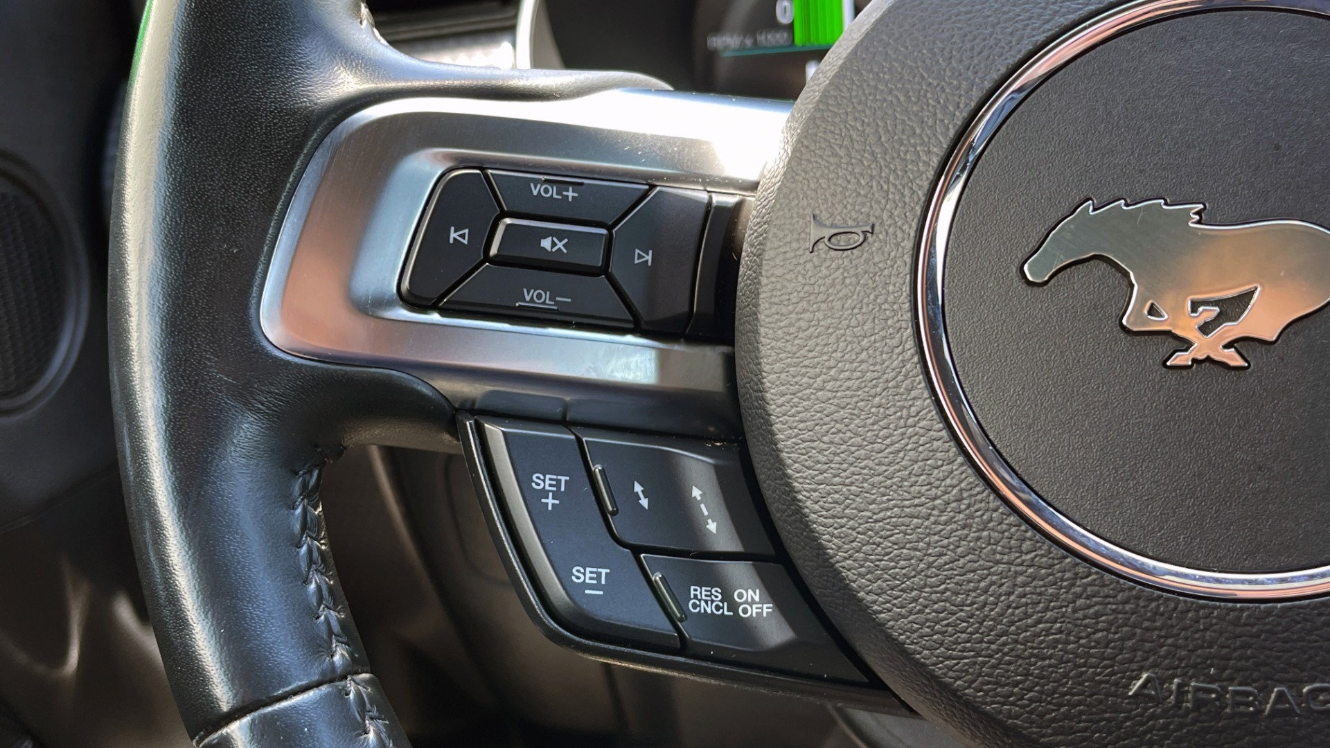 Used 2019 Ford MUSTANG GT PREMIUM COUPE / MANUAL / NAV /A/C / VENTILATED SEATS / 19IN WHLS / REARV for sale Sold at Formula Imports in Charlotte NC 28227 39