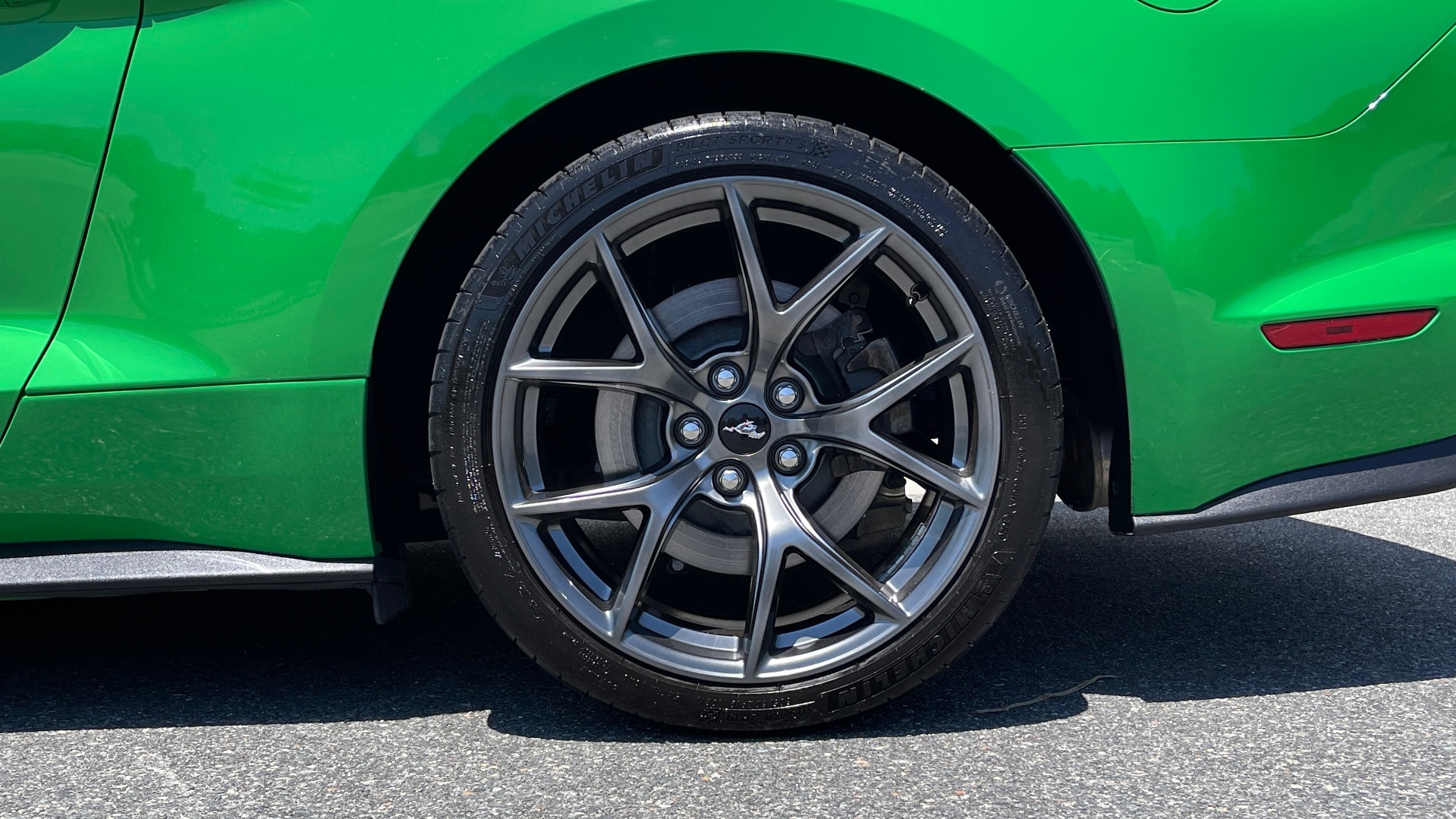 Used 2019 Ford MUSTANG GT PREMIUM COUPE / MANUAL / NAV /A/C / VENTILATED SEATS / 19IN WHLS / REARV for sale Sold at Formula Imports in Charlotte NC 28227 66