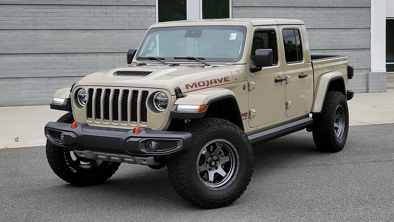 Used 2020 Jeep GLADIATOR MOJAVE 4X4 / 3.6L / AUTO / NAV / COLOR HARD-TOP / ALPINE / REARVIEW for sale $58,995 at Formula Imports in Charlotte NC 28227 109