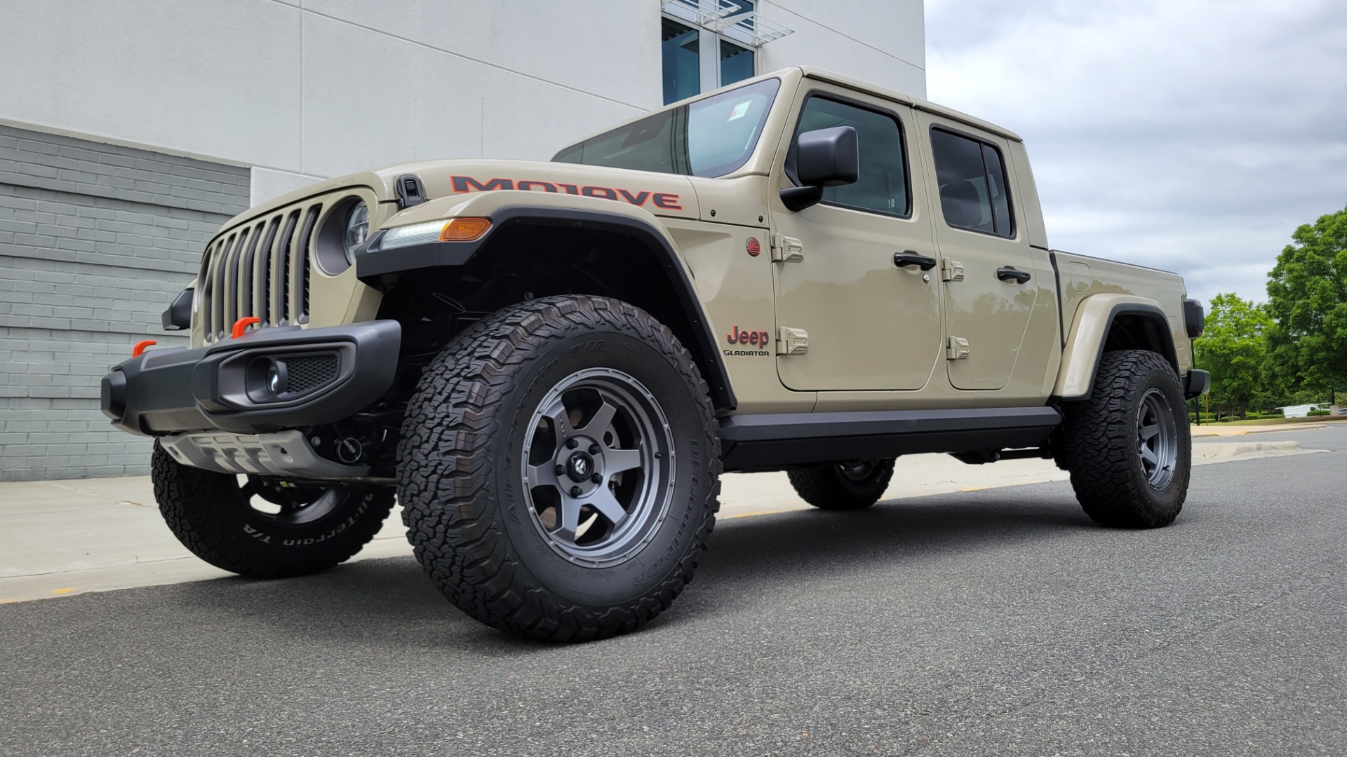 Used 2020 Jeep GLADIATOR MOJAVE 4X4 / 3.6L / AUTO / NAV / COLOR HARD-TOP / ALPINE / REARVIEW for sale $58,995 at Formula Imports in Charlotte NC 28227 3