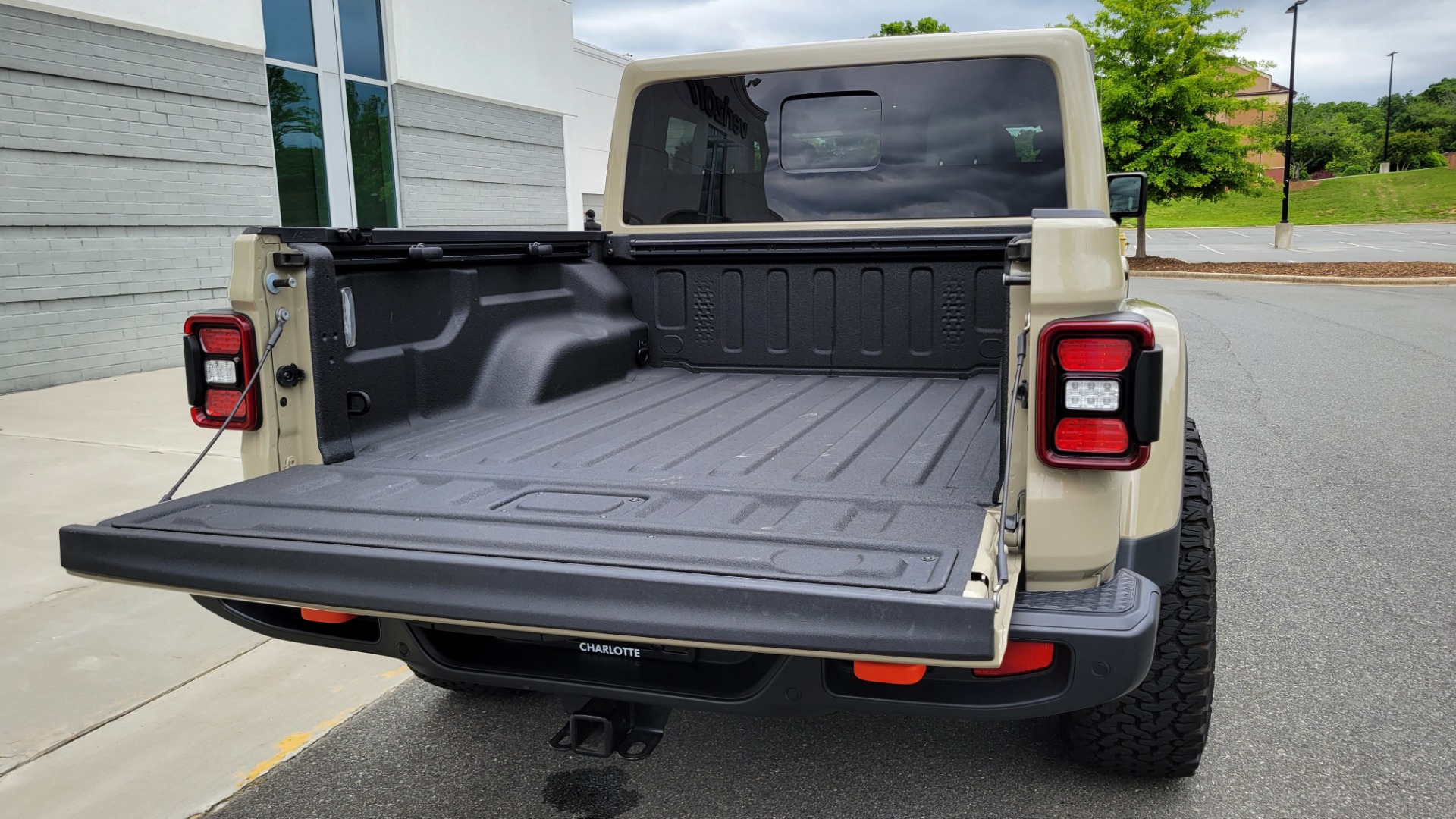 Used 2020 Jeep GLADIATOR MOJAVE 4X4 / 3.6L / AUTO / NAV / COLOR HARD-TOP / ALPINE / REARVIEW for sale $58,995 at Formula Imports in Charlotte NC 28227 50