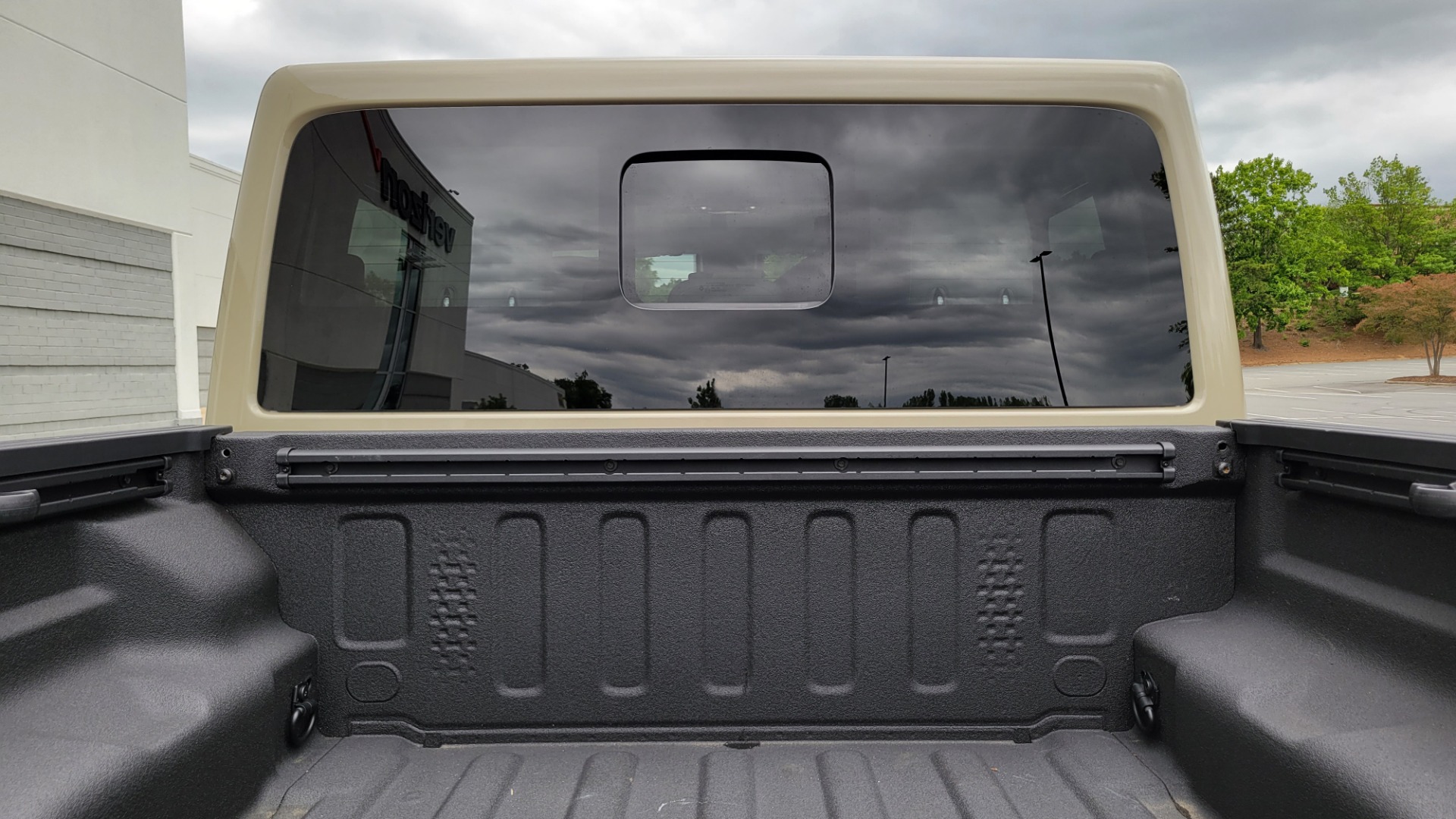 Used 2020 Jeep GLADIATOR MOJAVE 4X4 / 3.6L / AUTO / NAV / COLOR HARD-TOP / ALPINE / REARVIEW for sale $58,995 at Formula Imports in Charlotte NC 28227 53