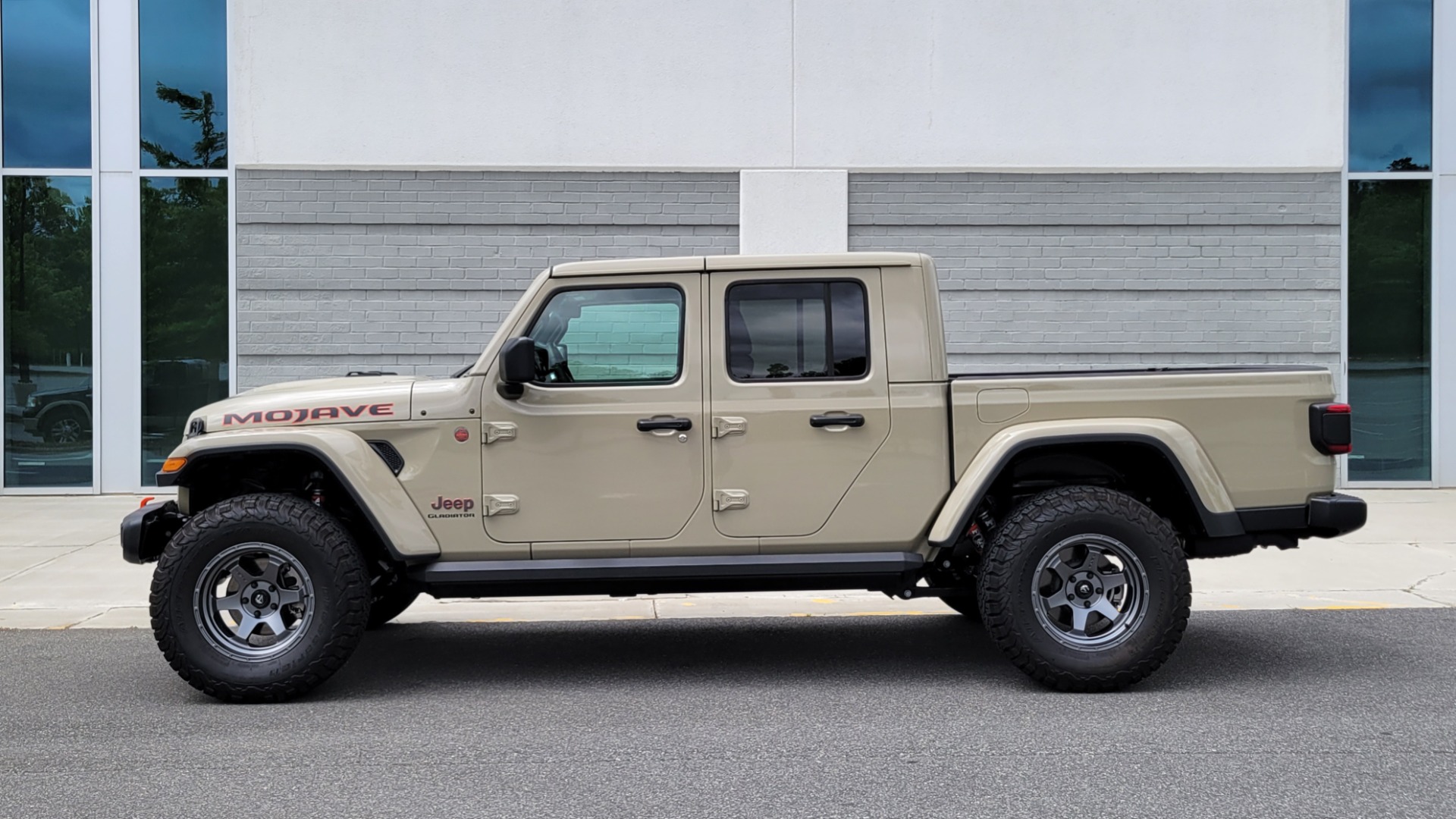 Used 2020 Jeep GLADIATOR MOJAVE 4X4 / 3.6L / AUTO / NAV / COLOR HARD-TOP / ALPINE / REARVIEW for sale $58,995 at Formula Imports in Charlotte NC 28227 6