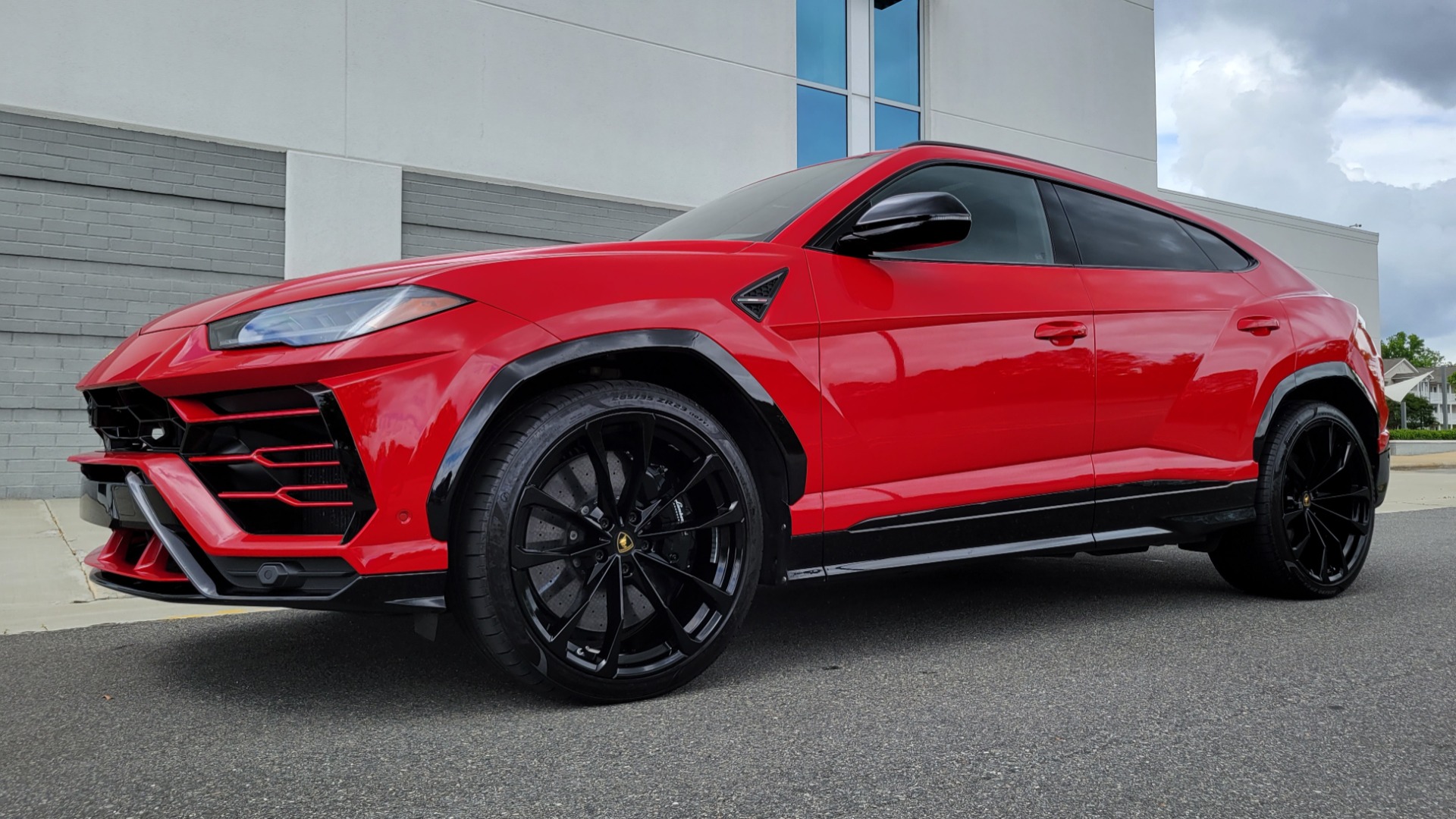 Used 2019 Lamborghini URUS 4.0L V8 / AUTO / AWD / NAV / SUNROOF / LEATHER / REARVIEW for sale Sold at Formula Imports in Charlotte NC 28227 2