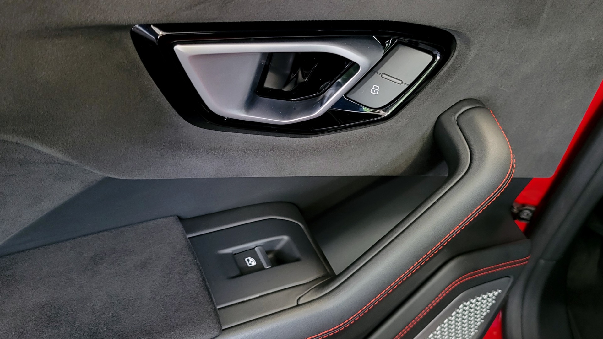 Used 2019 Lamborghini URUS 4.0L V8 / AUTO / AWD / NAV / SUNROOF / LEATHER / REARVIEW for sale Sold at Formula Imports in Charlotte NC 28227 22