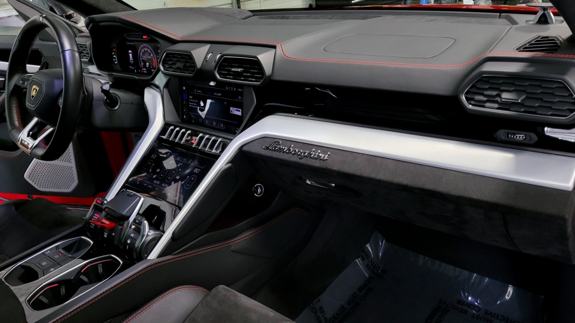 Used 2019 Lamborghini URUS 4.0L V8 / AUTO / AWD / NAV / SUNROOF / LEATHER / REARVIEW for sale Sold at Formula Imports in Charlotte NC 28227 37