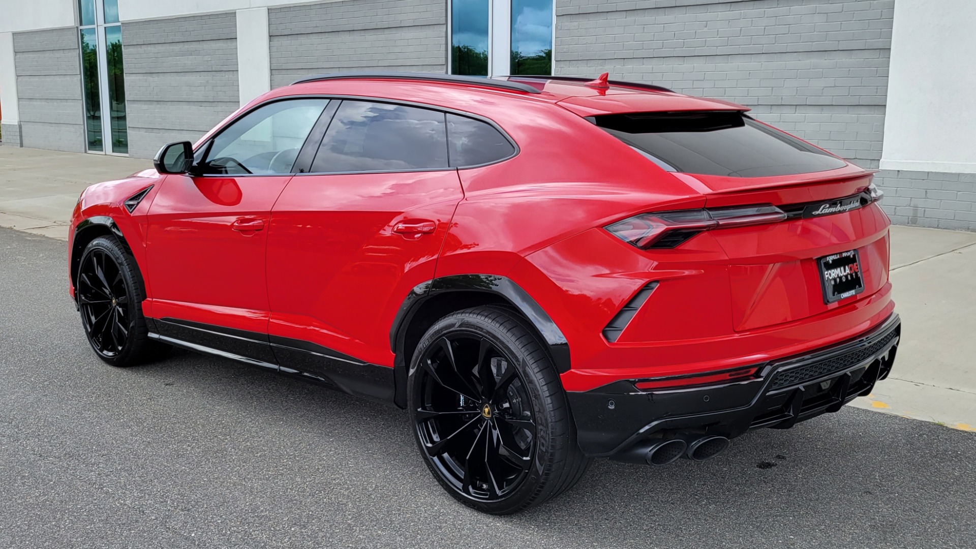 Used 2019 Lamborghini URUS 4.0L V8 / AUTO / AWD / NAV / SUNROOF / LEATHER / REARVIEW for sale Sold at Formula Imports in Charlotte NC 28227 5