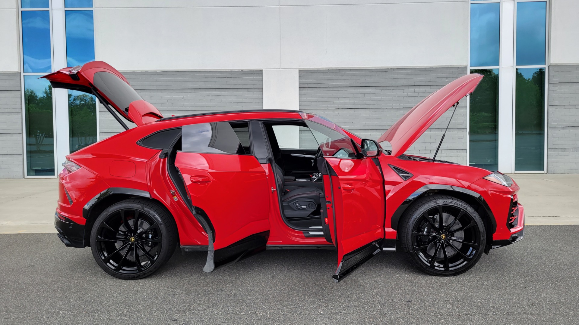 Used 2019 Lamborghini URUS 4.0L V8 / AUTO / AWD / NAV / SUNROOF / LEATHER / REARVIEW for sale Sold at Formula Imports in Charlotte NC 28227 67