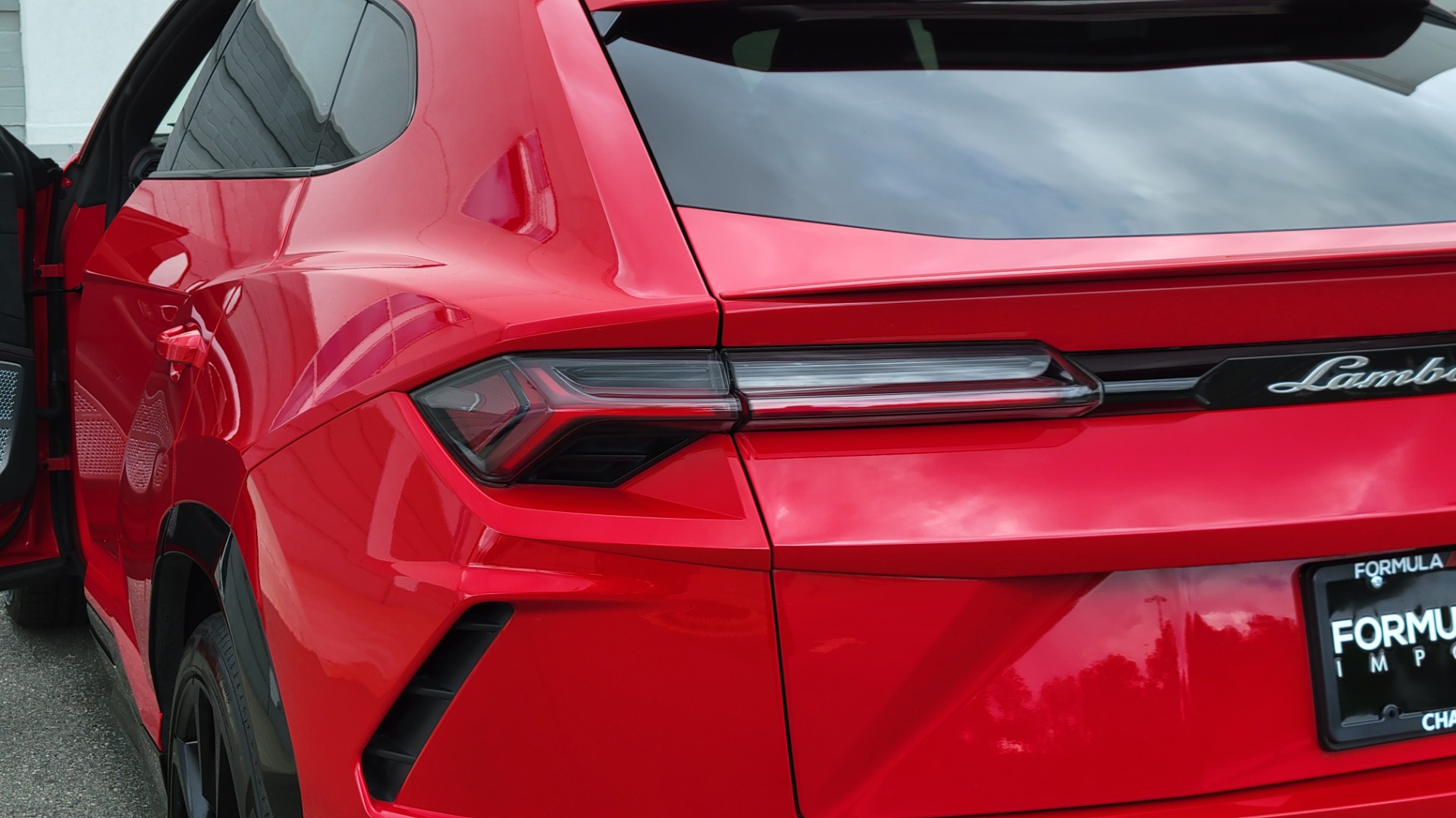 Used 2019 Lamborghini URUS 4.0L V8 / AUTO / AWD / NAV / SUNROOF / LEATHER / REARVIEW for sale Sold at Formula Imports in Charlotte NC 28227 95