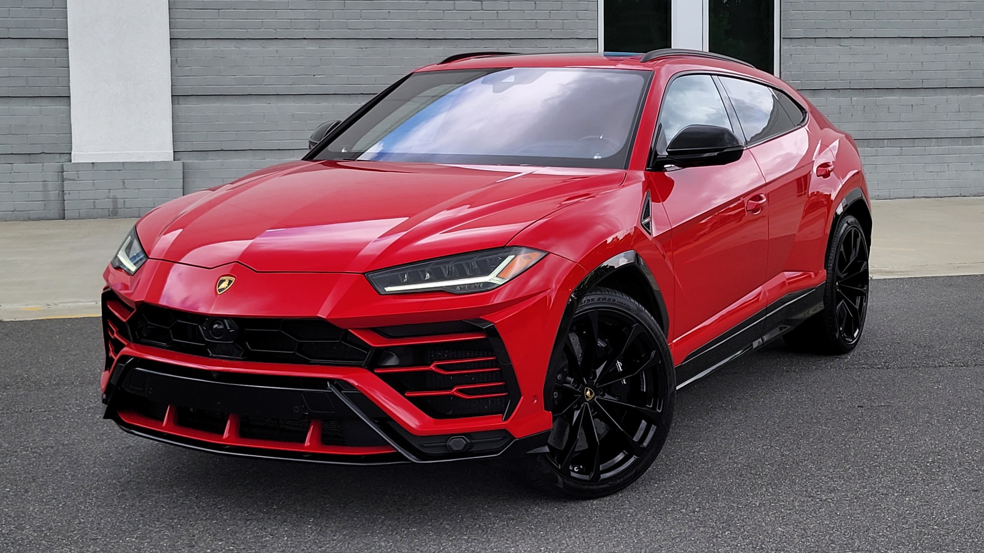 Used 2019 Lamborghini URUS 4.0L V8 / AUTO / AWD / NAV / SUNROOF / LEATHER / REARVIEW for sale Sold at Formula Imports in Charlotte NC 28227 1