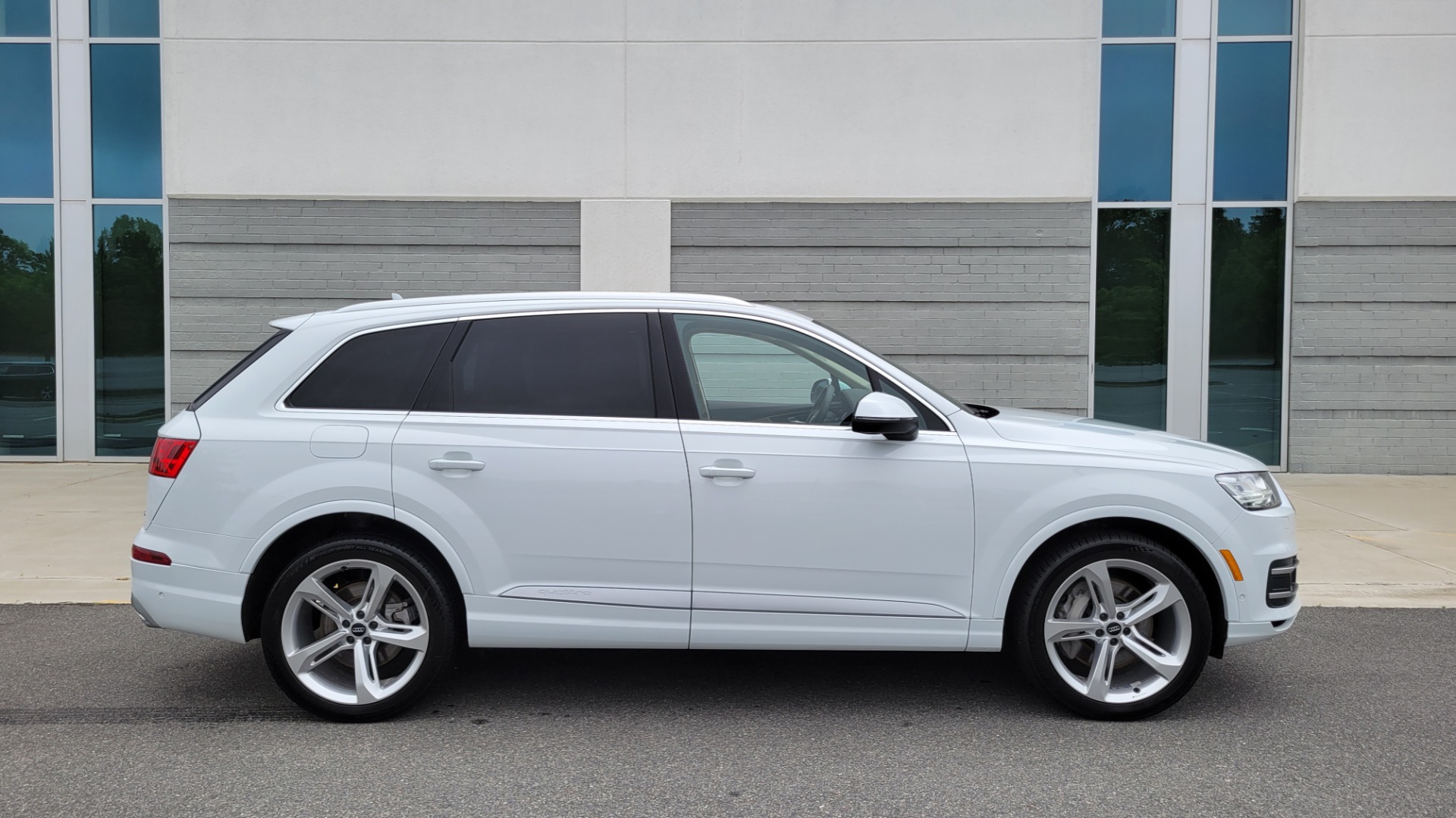 Used 2019 Audi Q7 PRESTIGE / CONV PKG / BOSE / HUD / CLD WTHR / TOWING / REARVIEW for sale Sold at Formula Imports in Charlotte NC 28227 10