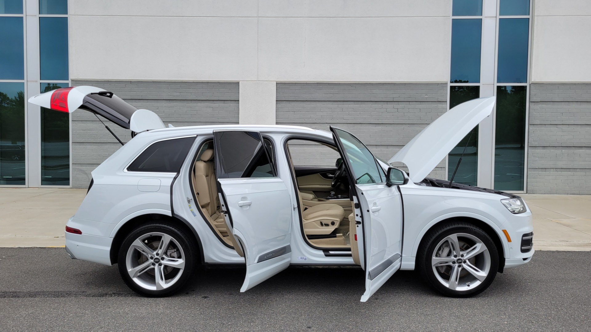 Used 2019 Audi Q7 PRESTIGE / CONV PKG / BOSE / HUD / CLD WTHR / TOWING / REARVIEW for sale Sold at Formula Imports in Charlotte NC 28227 13