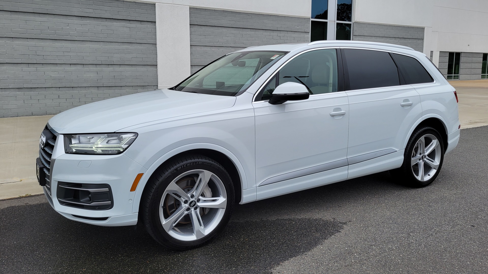 Used 2019 Audi Q7 PRESTIGE / CONV PKG / BOSE / HUD / CLD WTHR / TOWING / REARVIEW for sale $50,295 at Formula Imports in Charlotte NC 28227 3