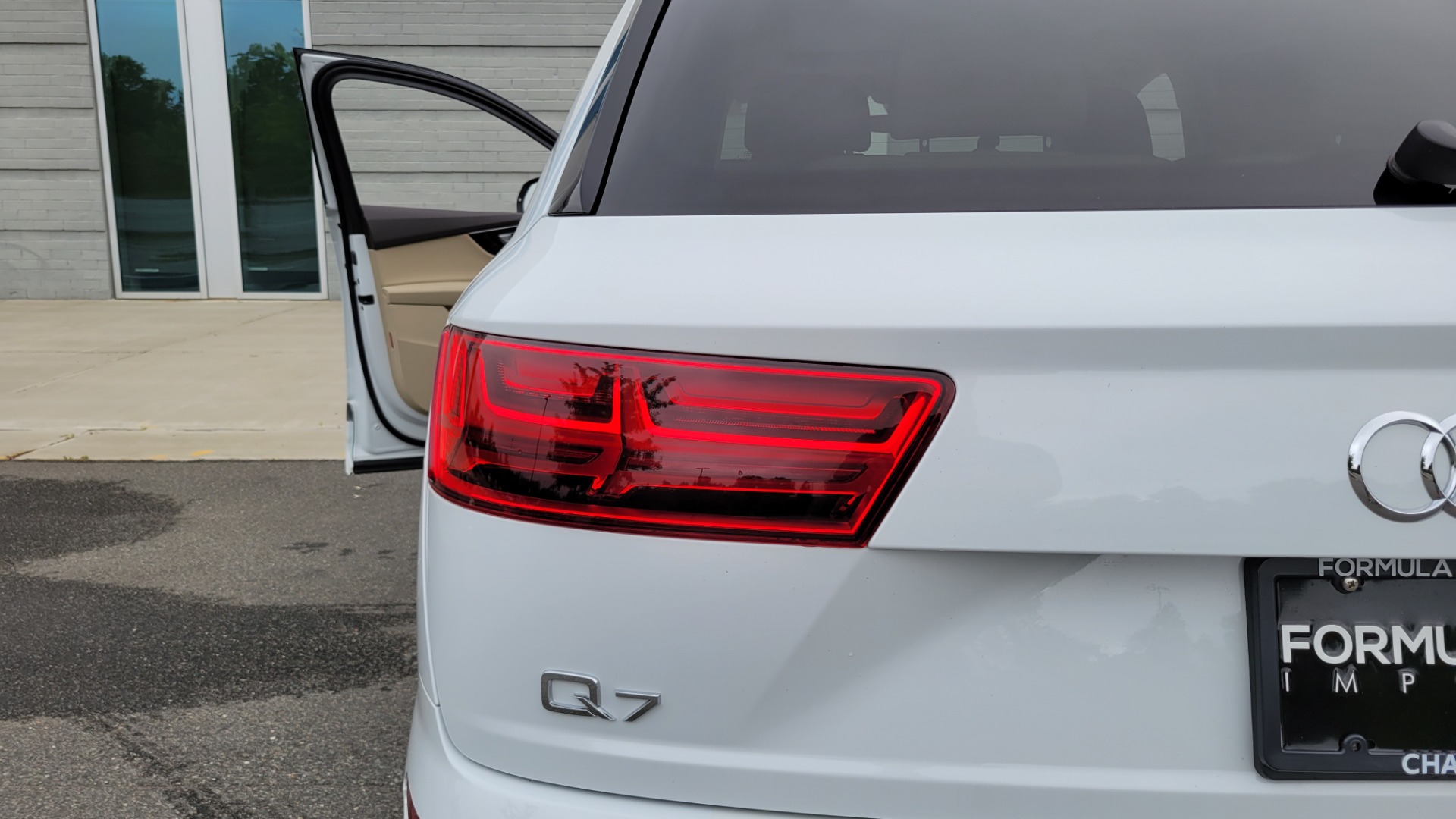 Used 2019 Audi Q7 PRESTIGE / CONV PKG / BOSE / HUD / CLD WTHR / TOWING / REARVIEW for sale $50,295 at Formula Imports in Charlotte NC 28227 35