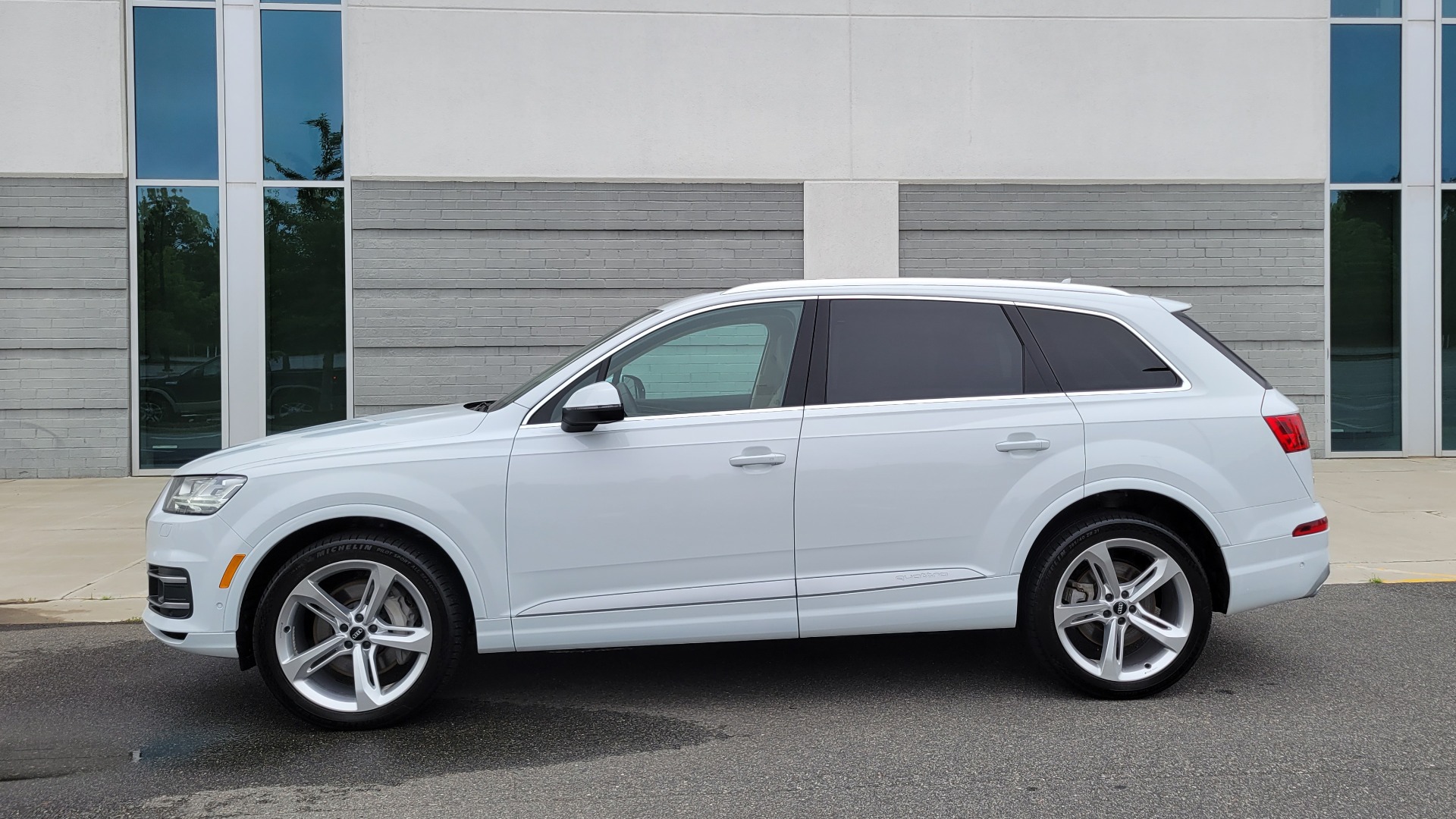 Used 2019 Audi Q7 PRESTIGE / CONV PKG / BOSE / HUD / CLD WTHR / TOWING / REARVIEW for sale Sold at Formula Imports in Charlotte NC 28227 4