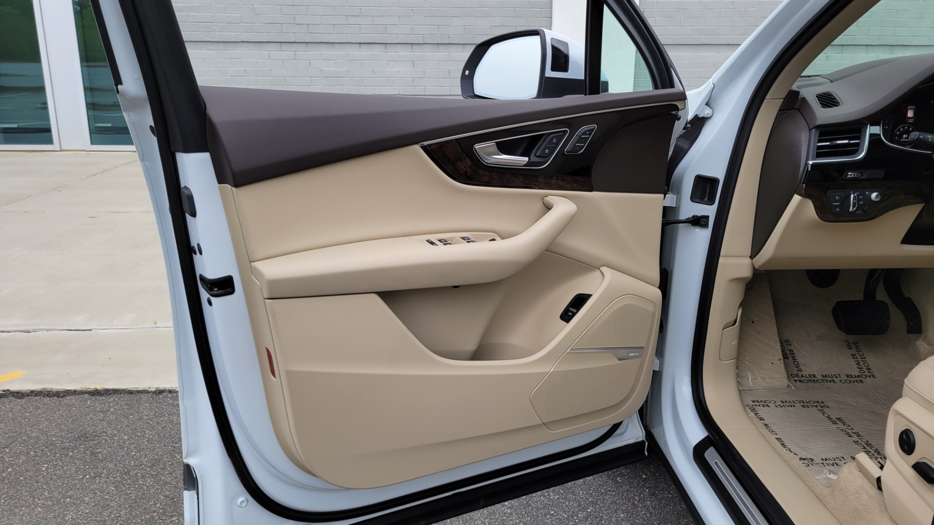 Used 2019 Audi Q7 PRESTIGE / CONV PKG / BOSE / HUD / CLD WTHR / TOWING / REARVIEW for sale $50,295 at Formula Imports in Charlotte NC 28227 40