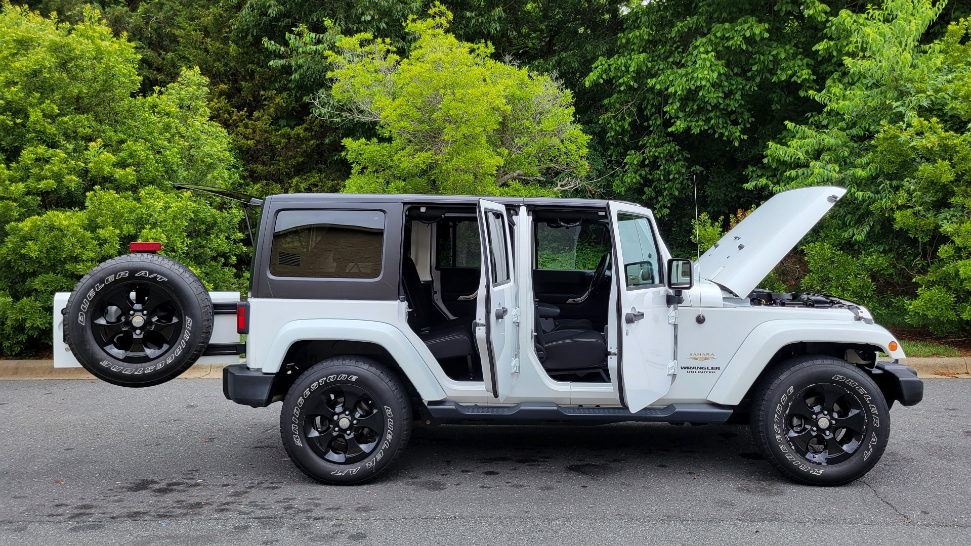 Used 2015 Jeep WRANGLER UNLIMITED SAHARA 4X4 / 3.6L / AUTO / 3-PC HARD-TOP / NAVIGATION for sale $33,295 at Formula Imports in Charlotte NC 28227 13