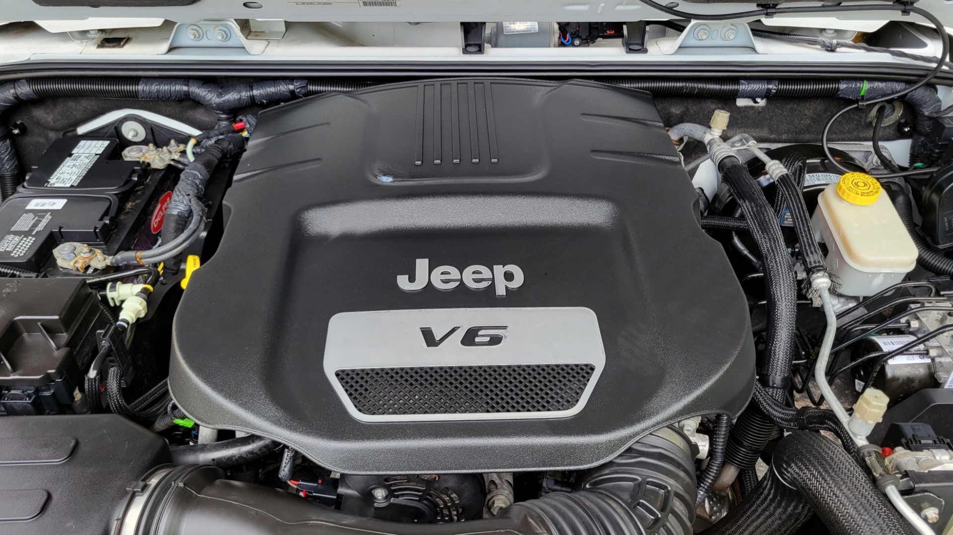 Used 2015 Jeep WRANGLER UNLIMITED SAHARA 4X4 / 3.6L / AUTO / 3-PC HARD-TOP / NAVIGATION for sale $33,995 at Formula Imports in Charlotte NC 28227 15
