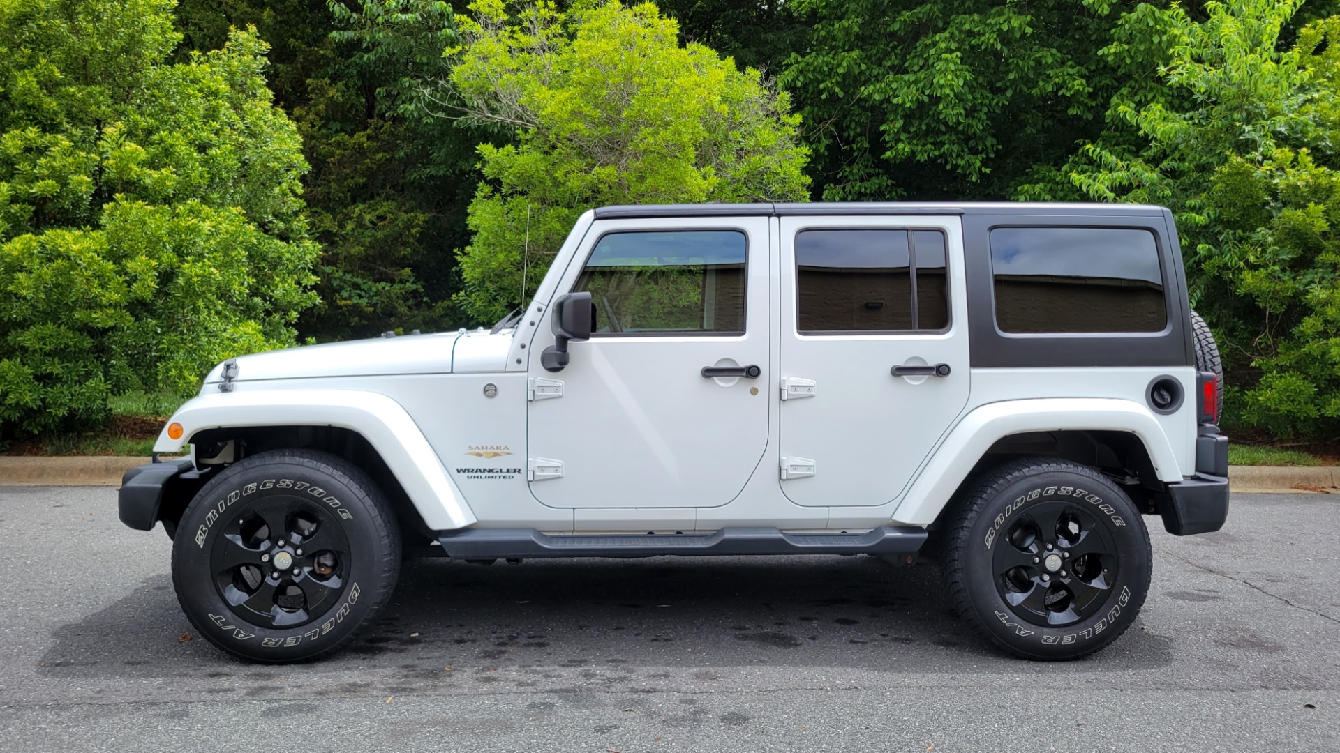 Used 2015 Jeep WRANGLER UNLIMITED SAHARA 4X4 / 3.6L / AUTO / 3-PC HARD-TOP / NAVIGATION for sale $33,995 at Formula Imports in Charlotte NC 28227 2