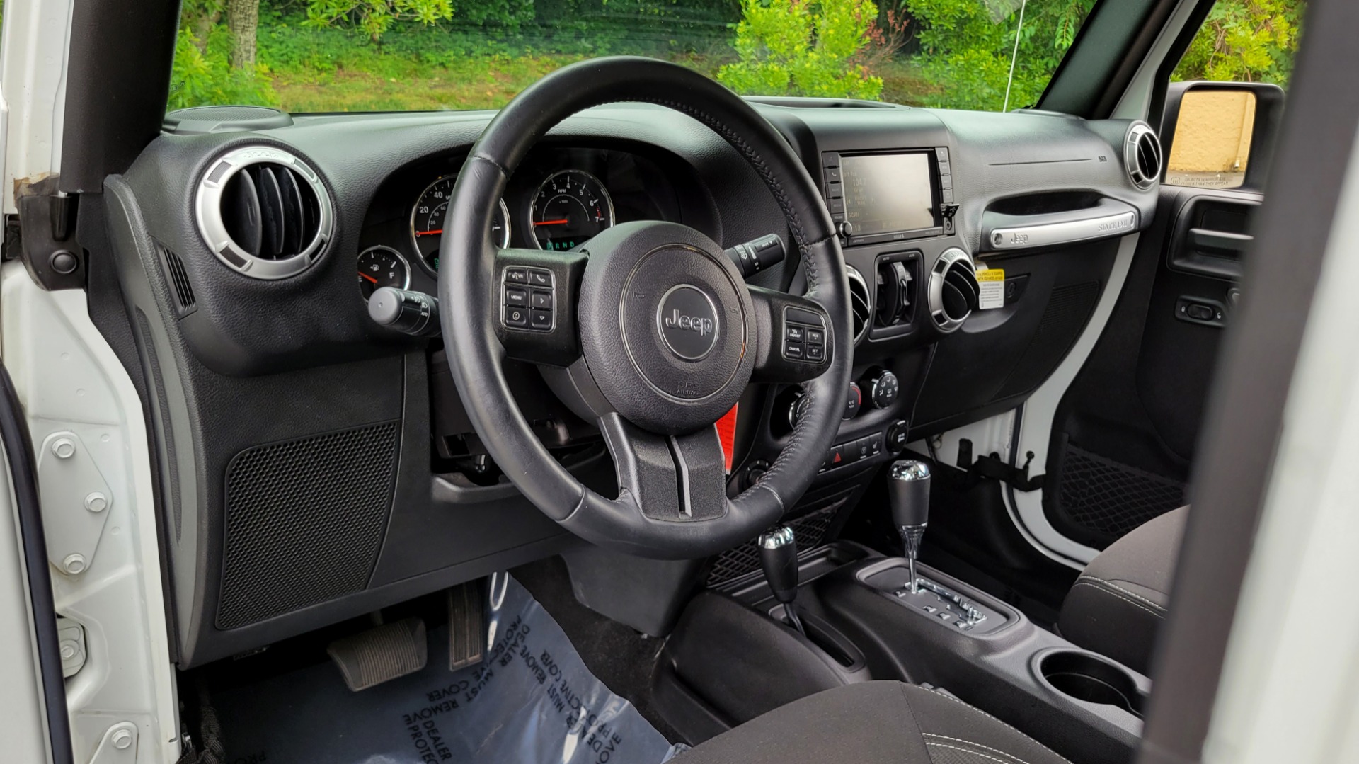 Used 2015 Jeep WRANGLER UNLIMITED SAHARA 4X4 / 3.6L / AUTO / 3-PC HARD-TOP / NAVIGATION for sale $33,995 at Formula Imports in Charlotte NC 28227 38