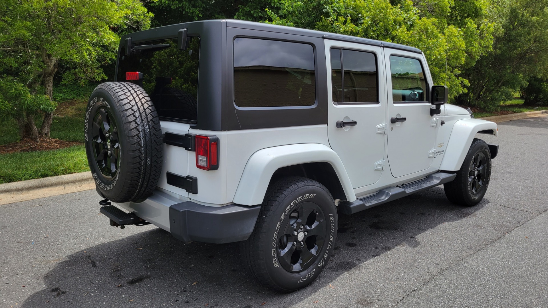 Used 2015 Jeep WRANGLER UNLIMITED SAHARA 4X4 / 3.6L / AUTO / 3-PC HARD-TOP / NAVIGATION for sale $33,295 at Formula Imports in Charlotte NC 28227 4