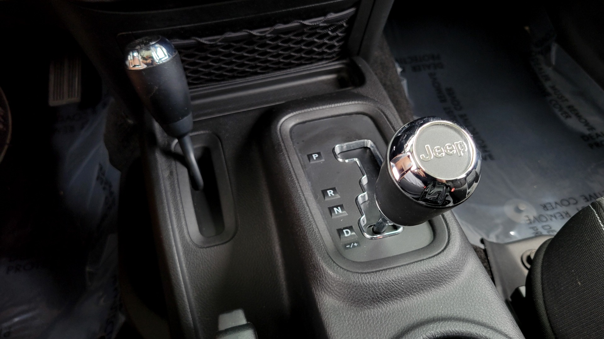 Used 2015 Jeep WRANGLER UNLIMITED SAHARA 4X4 / 3.6L / AUTO / 3-PC HARD-TOP / NAVIGATION for sale $33,995 at Formula Imports in Charlotte NC 28227 50