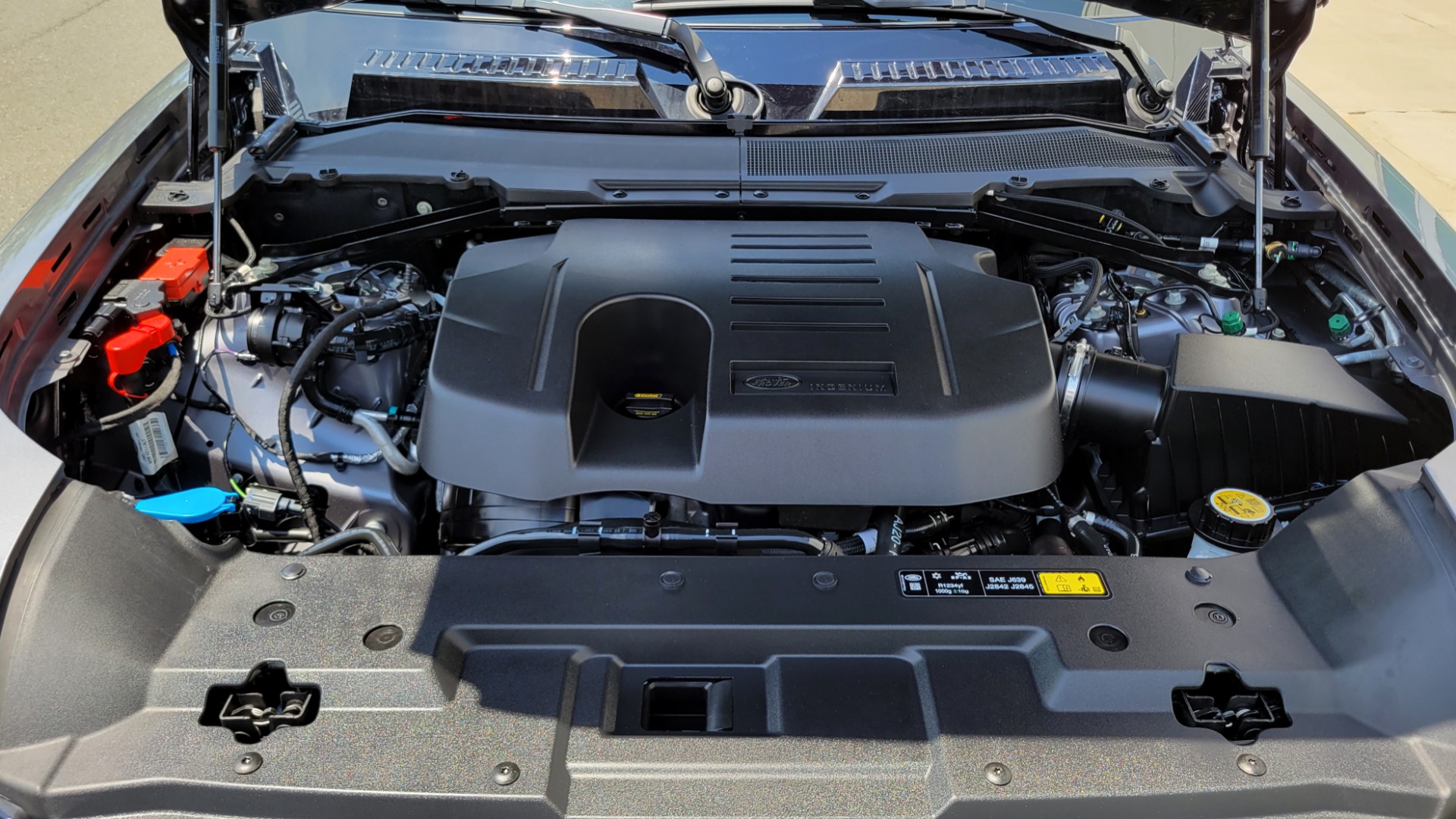 Used 2020 Land Rover DEFENDER 110 X / 3.0L / AWD / COMFORT & CONVENIENCE / COLD CLIMATE / REARVIEW for sale $105,000 at Formula Imports in Charlotte NC 28227 21