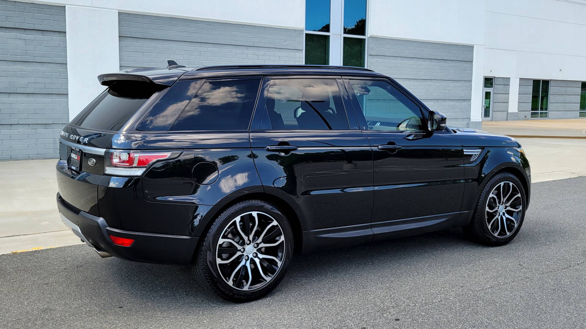 Used 2016 Land Rover RANGE ROVER SPORT HSE / SC V6 / 8-SPD AUTO / VISION & CONV PKG / TOWING PKG for sale Sold at Formula Imports in Charlotte NC 28227 12