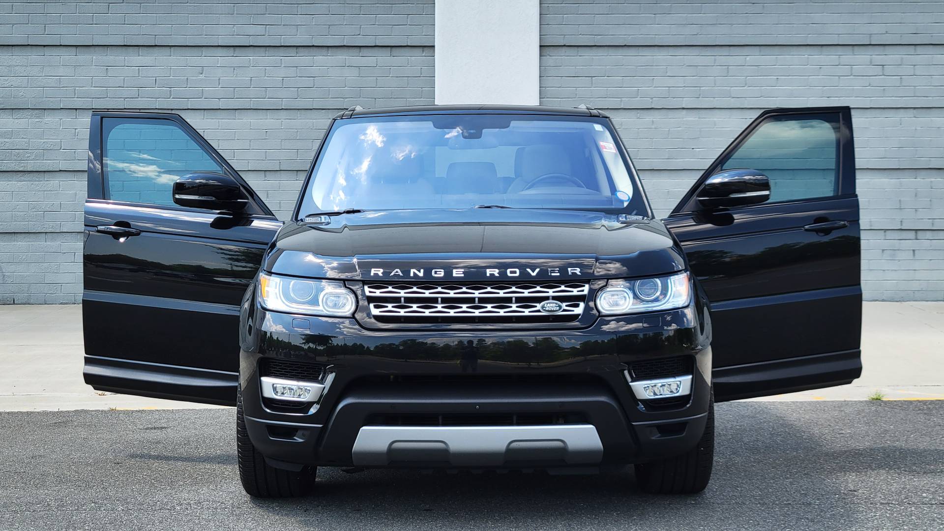 Used 2016 Land Rover RANGE ROVER SPORT HSE / SC V6 / 8-SPD AUTO / VISION & CONV PKG / TOWING PKG for sale Sold at Formula Imports in Charlotte NC 28227 16