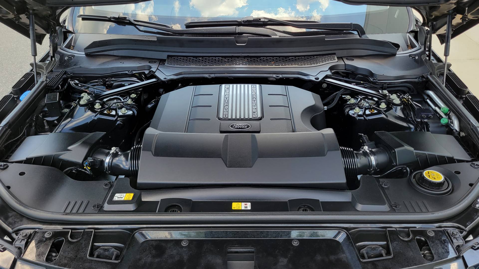 Used 2016 Land Rover RANGE ROVER SPORT HSE / SC V6 / 8-SPD AUTO / VISION & CONV PKG / TOWING PKG for sale Sold at Formula Imports in Charlotte NC 28227 19