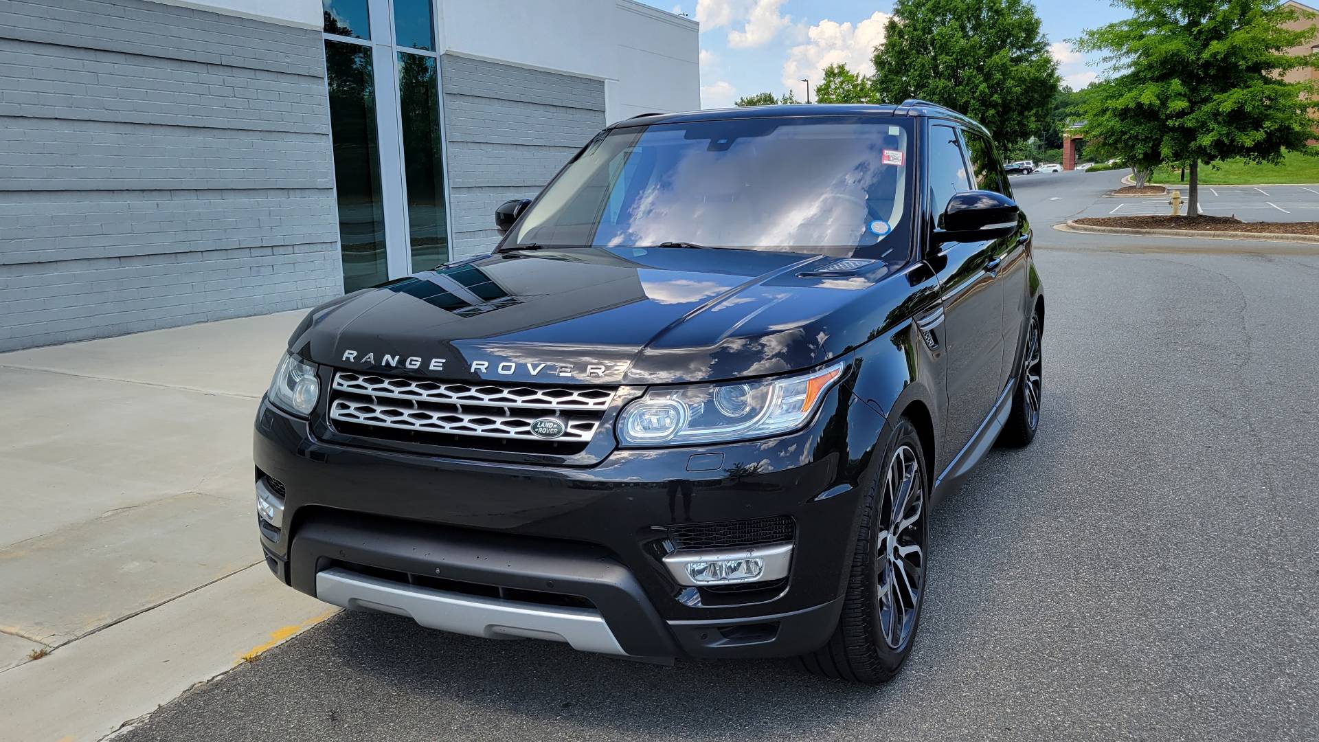Used 2016 Land Rover RANGE ROVER SPORT HSE / SC V6 / 8-SPD AUTO / VISION & CONV PKG / TOWING PKG for sale Sold at Formula Imports in Charlotte NC 28227 2