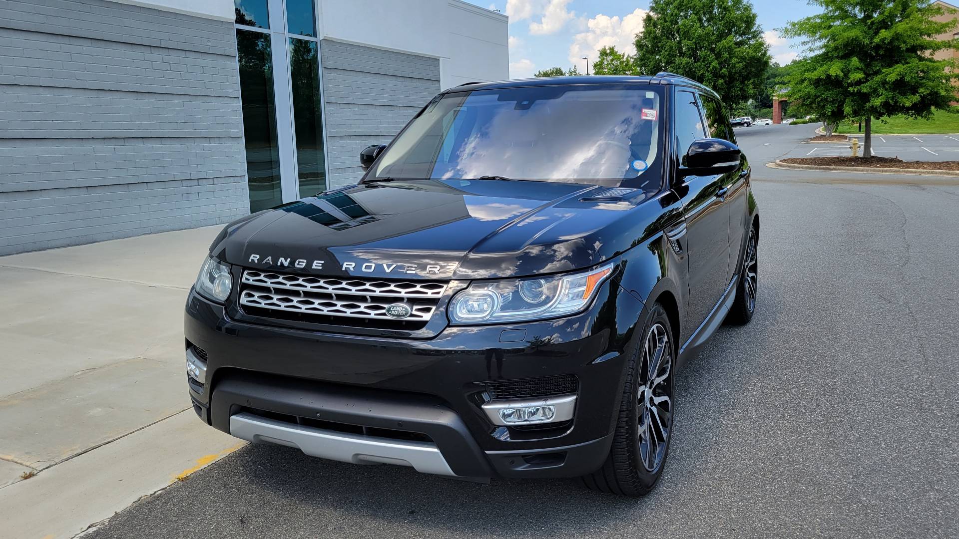 Used 2016 Land Rover RANGE ROVER SPORT HSE / SC V6 / 8-SPD AUTO / VISION & CONV PKG / TOWING PKG for sale $41,995 at Formula Imports in Charlotte NC 28227 2