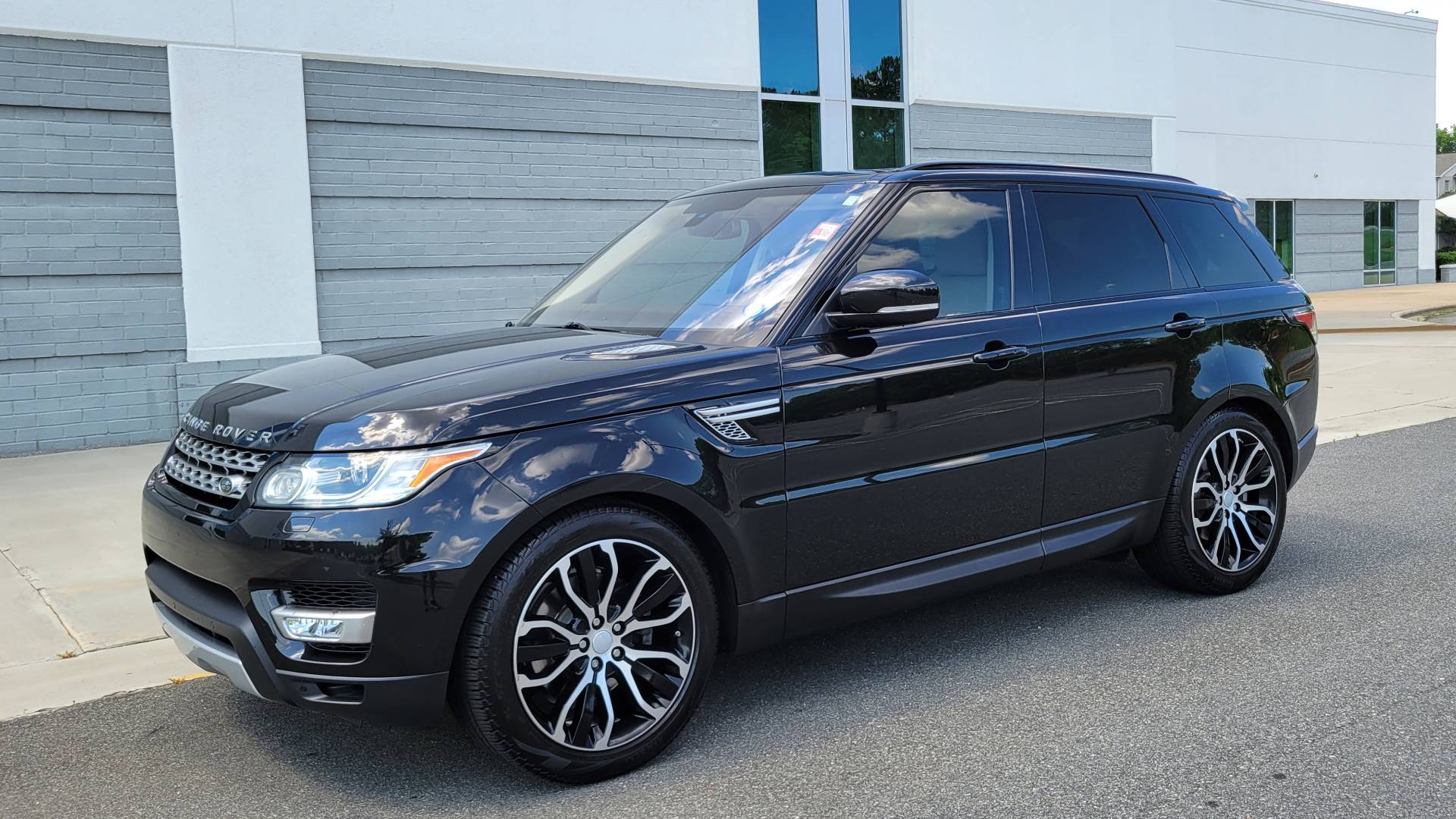 Used 2016 Land Rover RANGE ROVER SPORT HSE / SC V6 / 8-SPD AUTO / VISION & CONV PKG / TOWING PKG for sale $41,995 at Formula Imports in Charlotte NC 28227 3