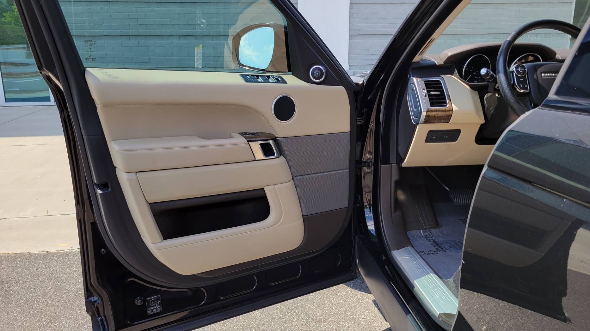Used 2016 Land Rover RANGE ROVER SPORT HSE / SC V6 / 8-SPD AUTO / VISION & CONV PKG / TOWING PKG for sale Sold at Formula Imports in Charlotte NC 28227 44