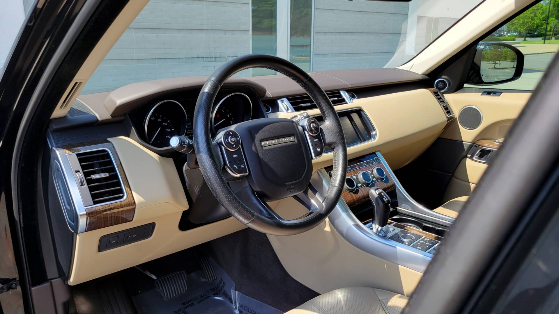 Used 2016 Land Rover RANGE ROVER SPORT HSE / SC V6 / 8-SPD AUTO / VISION & CONV PKG / TOWING PKG for sale Sold at Formula Imports in Charlotte NC 28227 50