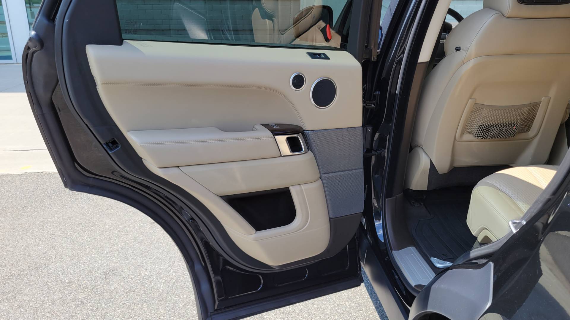 Used 2016 Land Rover RANGE ROVER SPORT HSE / SC V6 / 8-SPD AUTO / VISION & CONV PKG / TOWING PKG for sale Sold at Formula Imports in Charlotte NC 28227 76